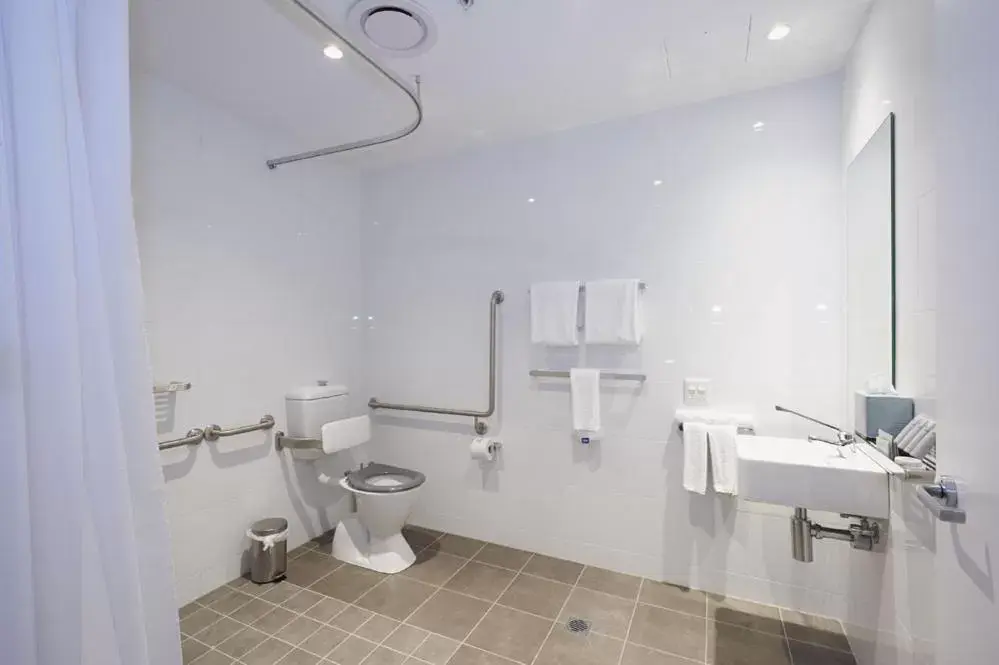 Bathroom in Silkari Suites at Chatswood