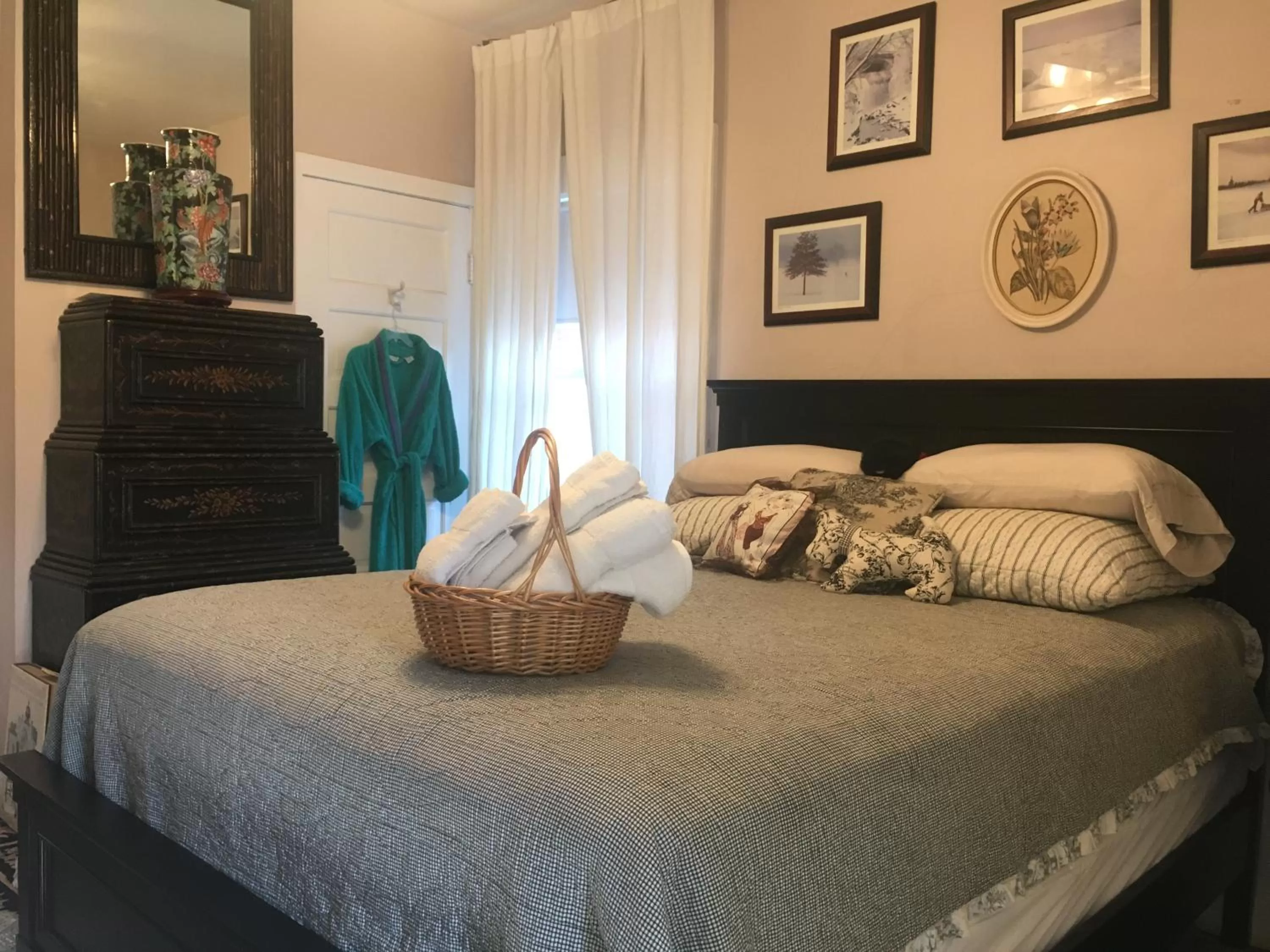 Double Room with Shared Bathroom - single occupancy in Dresden B & B