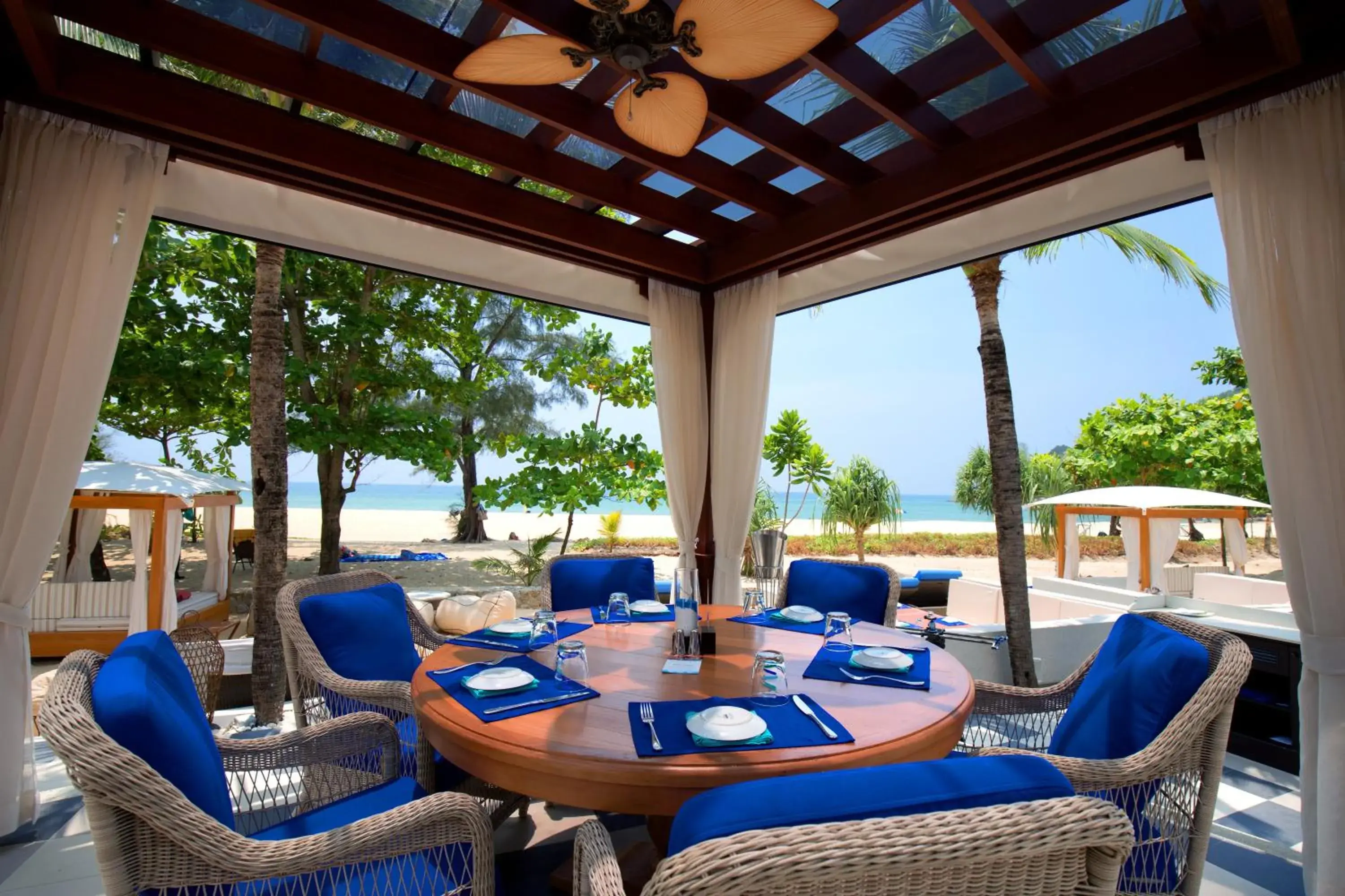 Restaurant/places to eat in Centara Grand Beach Resort Phuket Restaurant/places to eat in Centara Grand Beach Resort Phuket