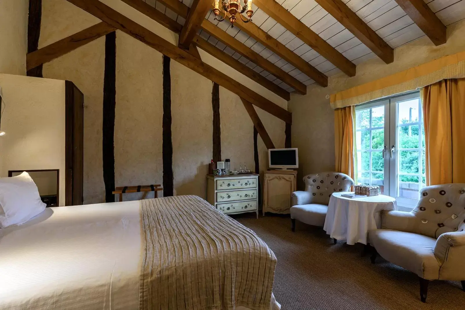 Photo of the whole room, Bed in Domaine de Bassilour