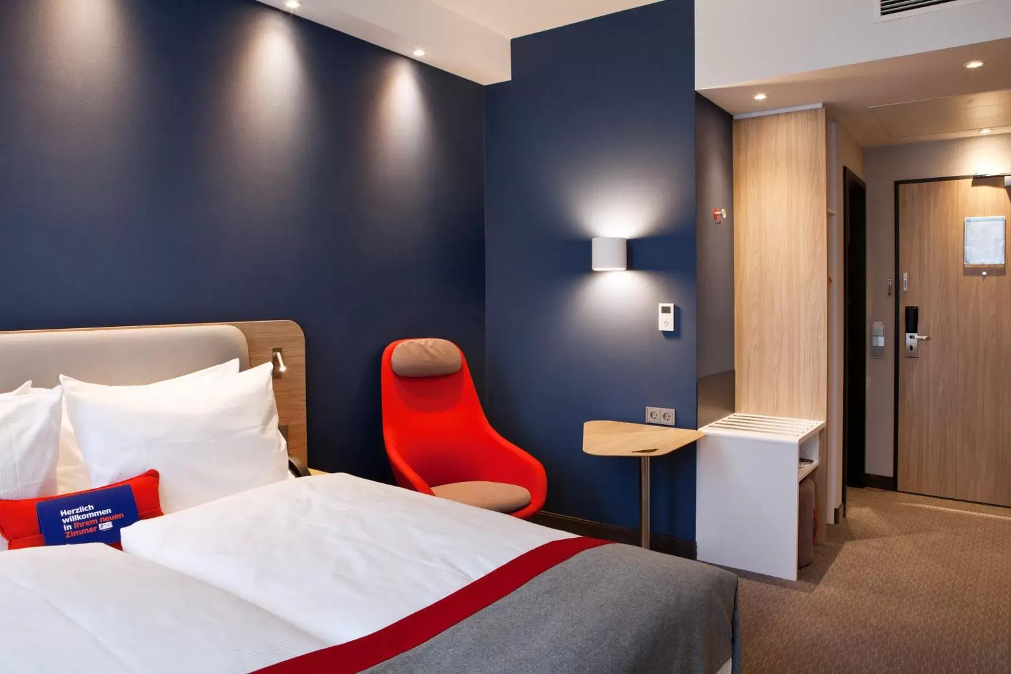 Photo of the whole room, Bed in Holiday Inn Express - Sindelfingen, an IHG Hotel