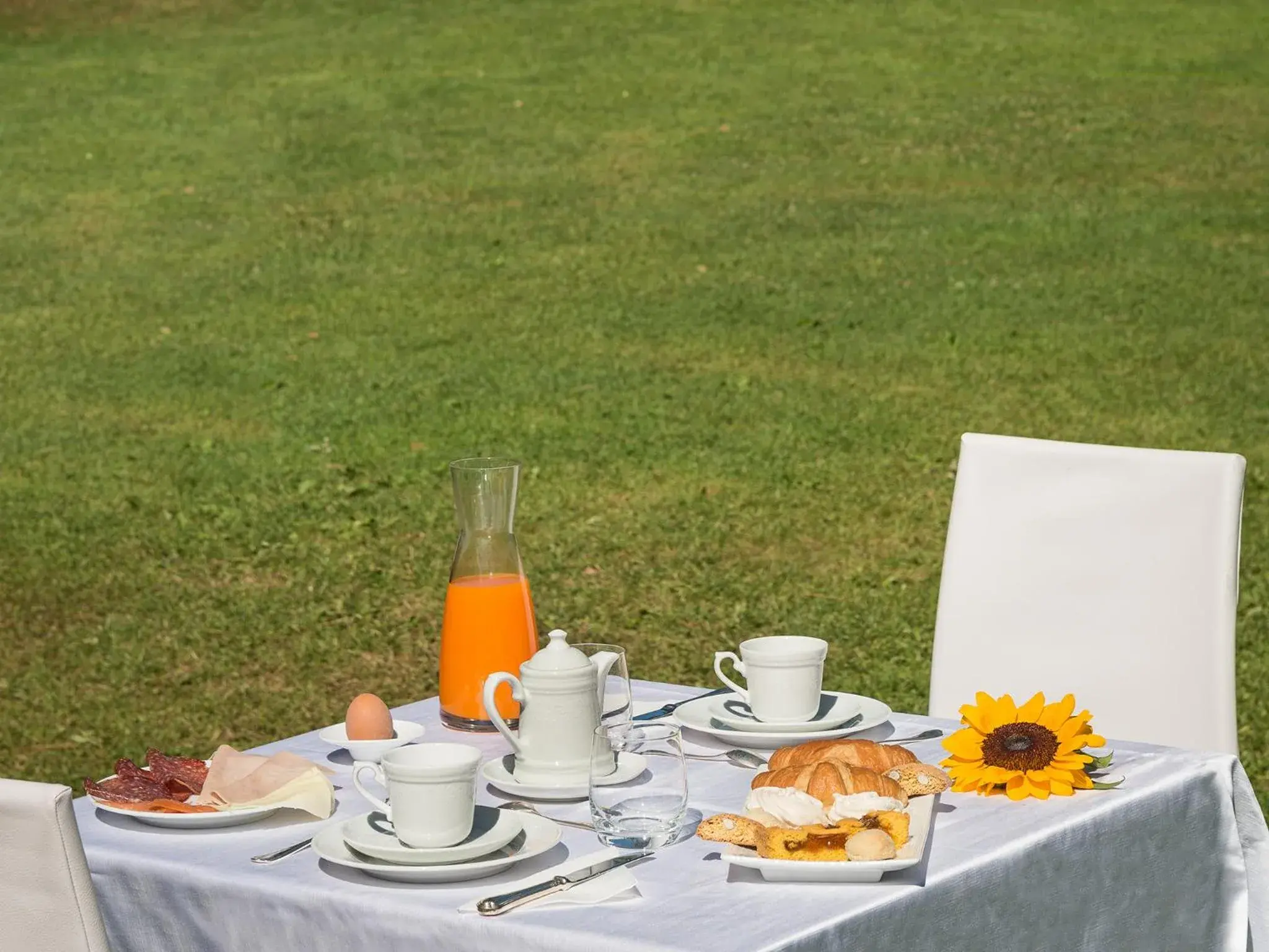 Italian breakfast in Hotel Villa Montegranelli