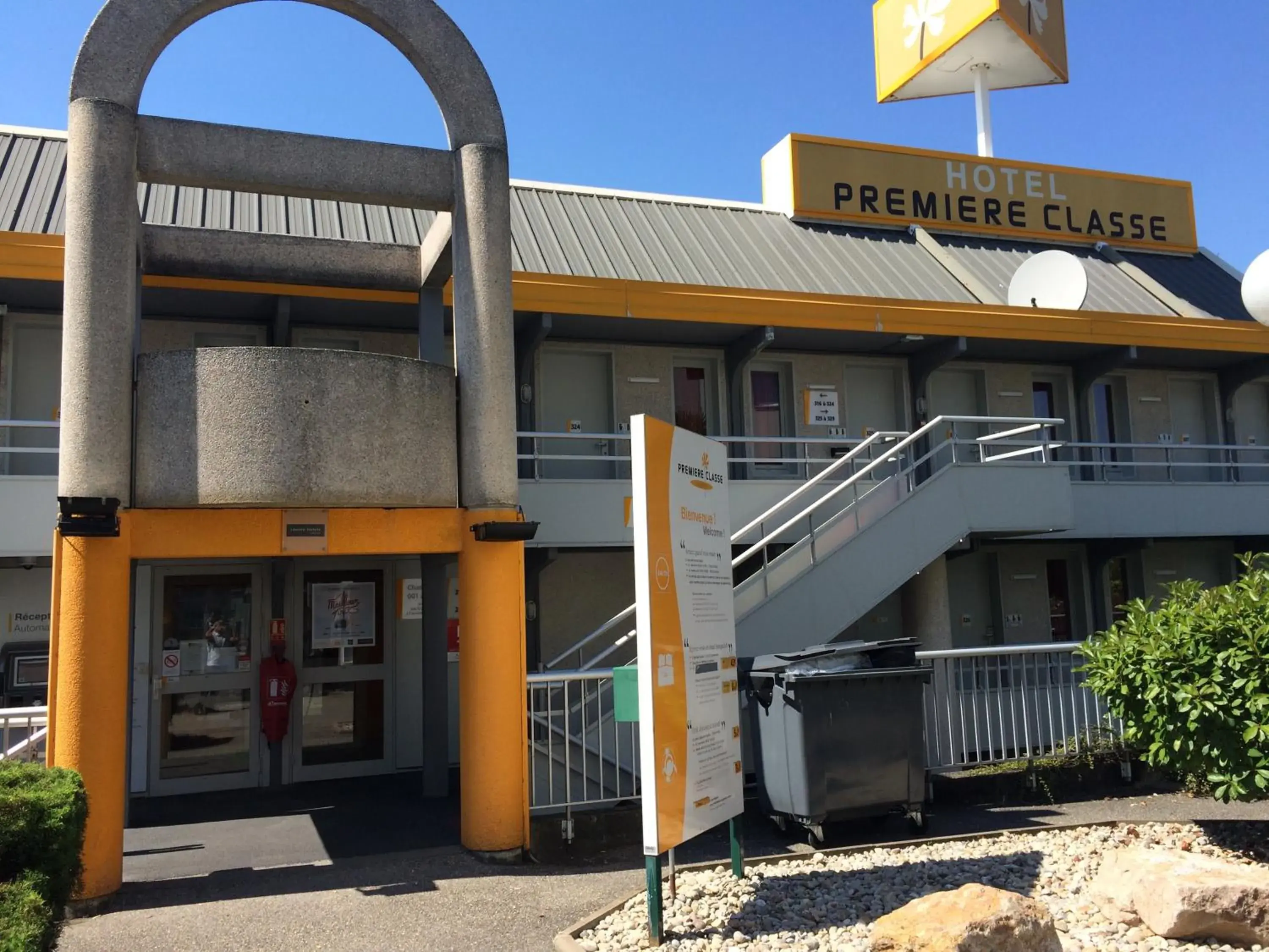 Facade/Entrance in Premiere Classe Lyon Ouest - Tassin