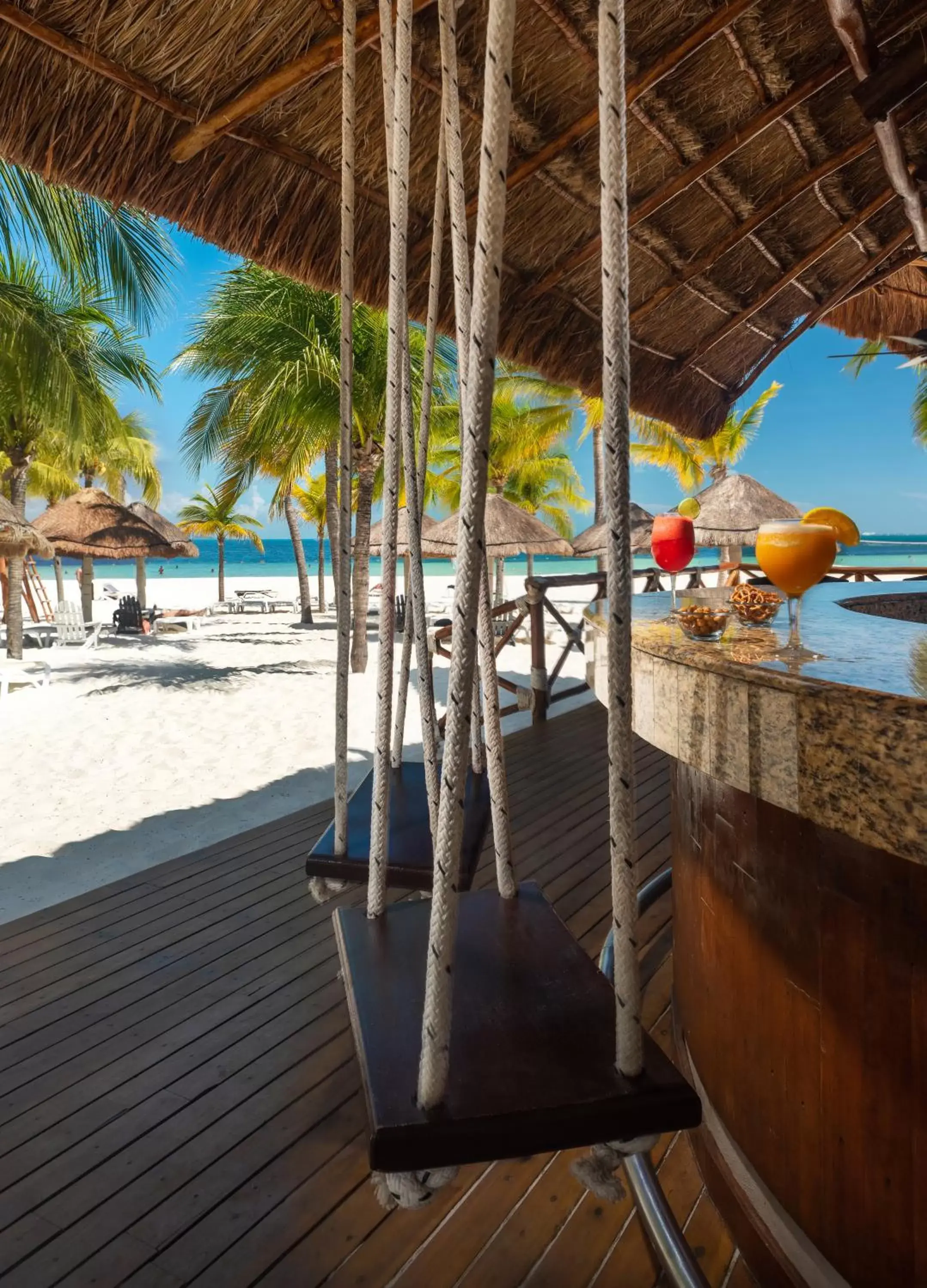 Restaurant/places to eat, Beach in InterContinental Presidente Cancun Resort