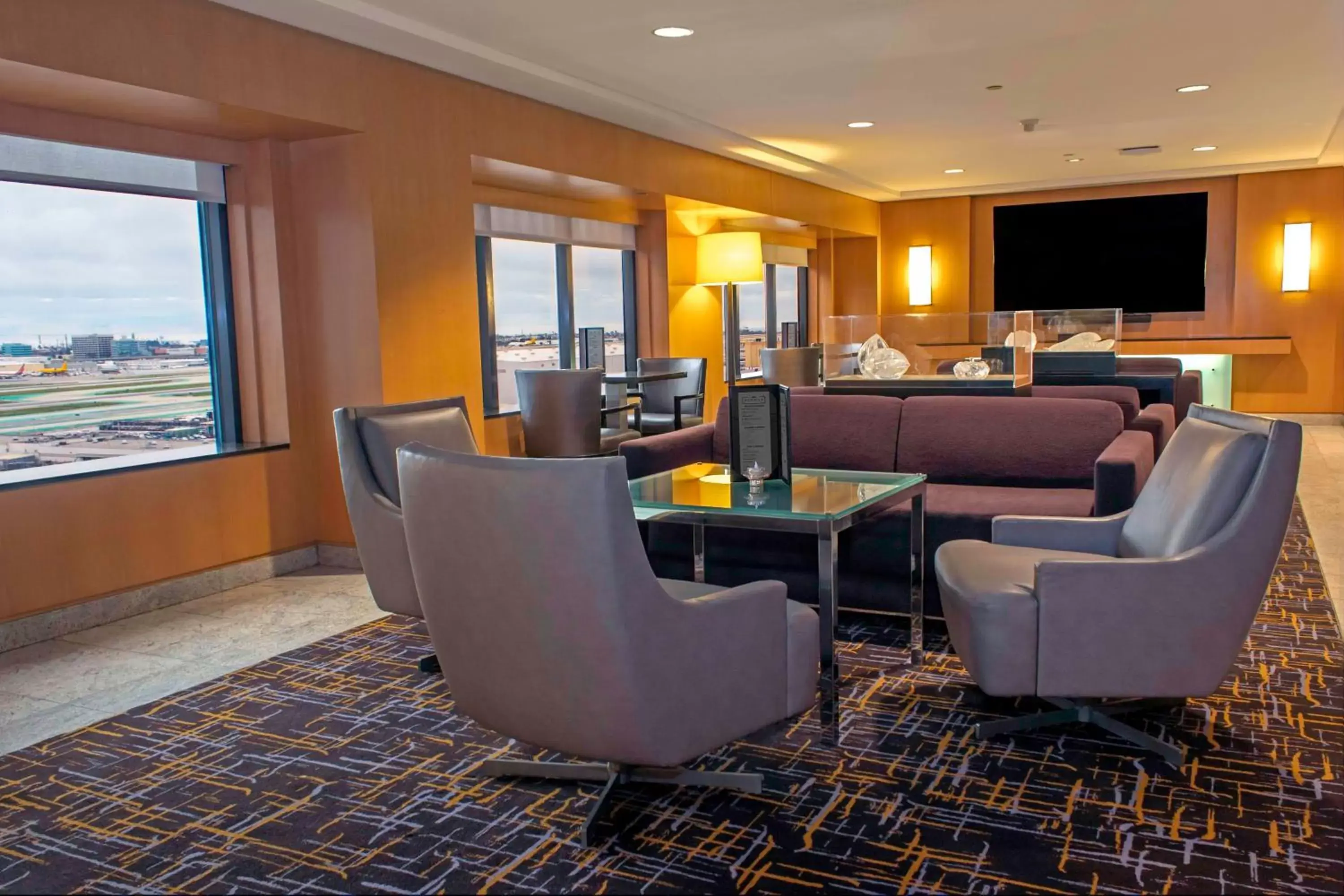 Lounge or bar, Seating Area in Hilton Los Angeles Airport