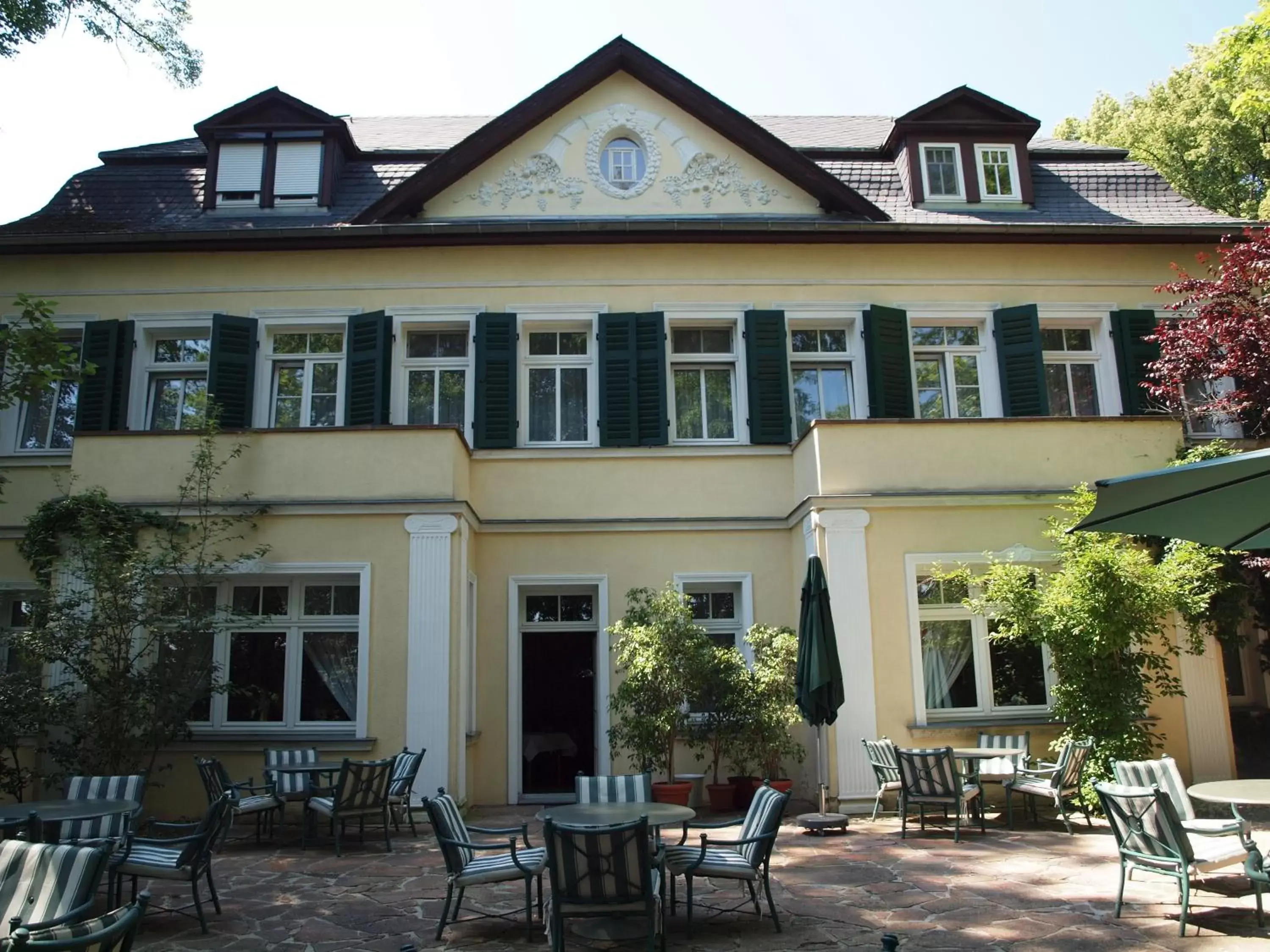 Facade/entrance, Property Building in Hotel & Restaurant Bellevue Schmölln