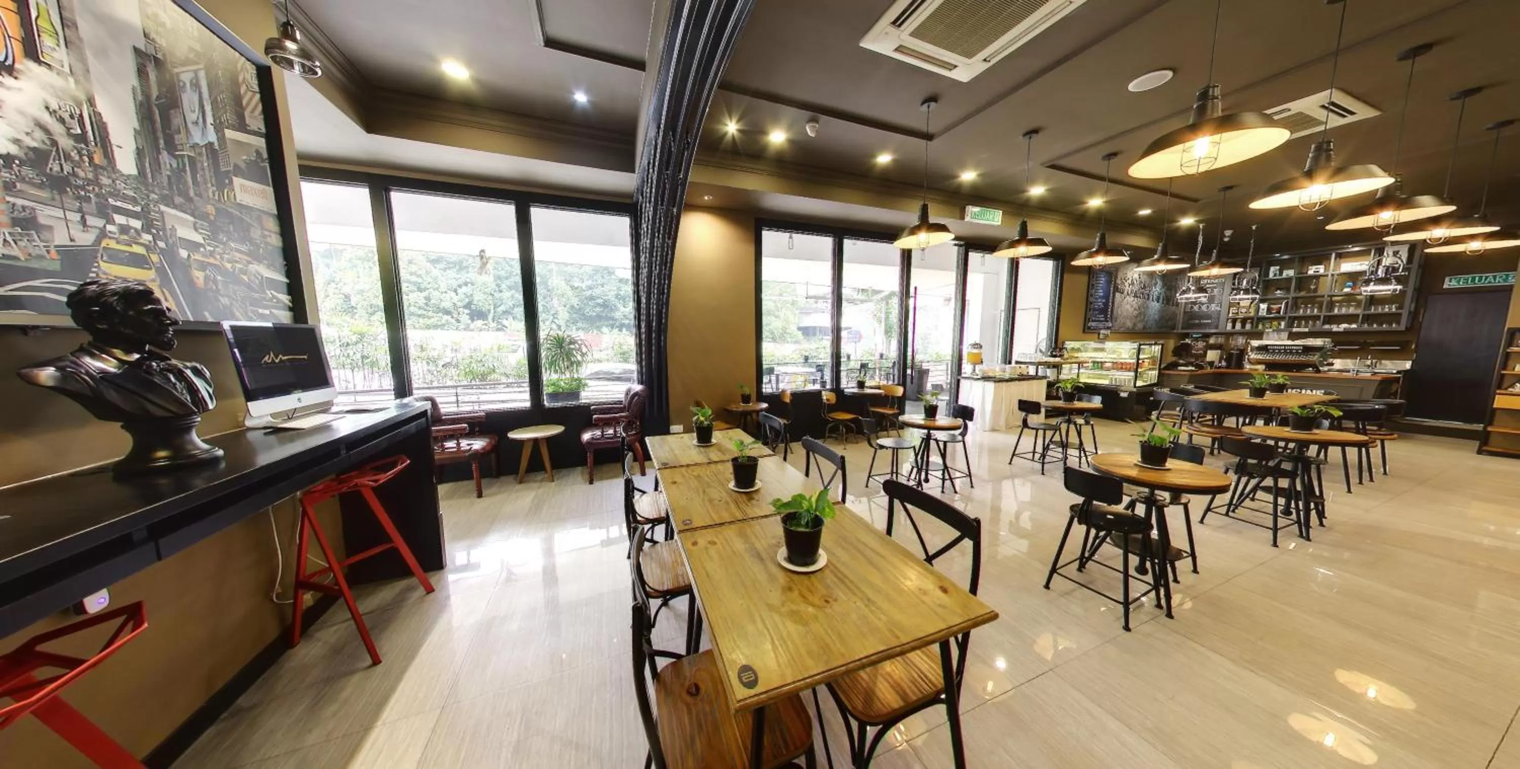 Restaurant/places to eat in Manhattan Business Hotel Damansara Perdana
