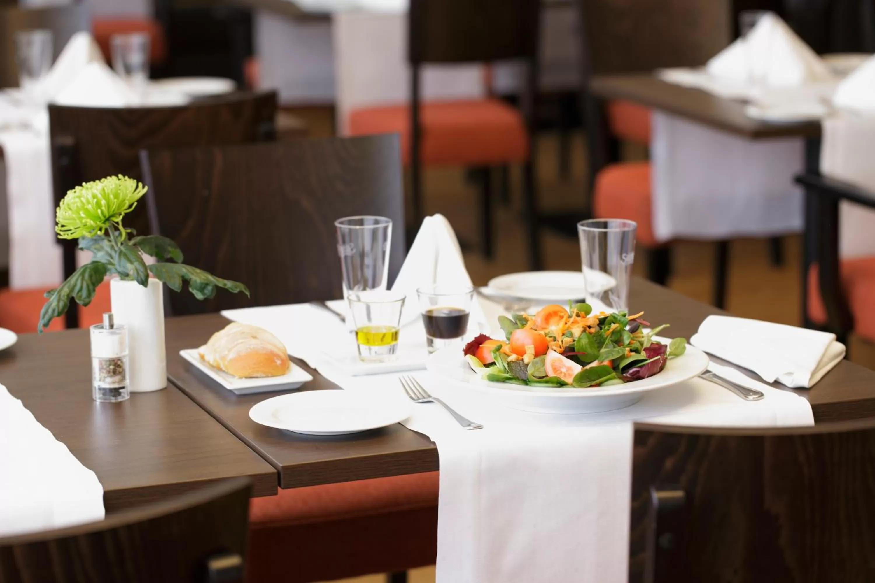 Restaurant/places to eat in H4 Hotel Frankfurt Messe
