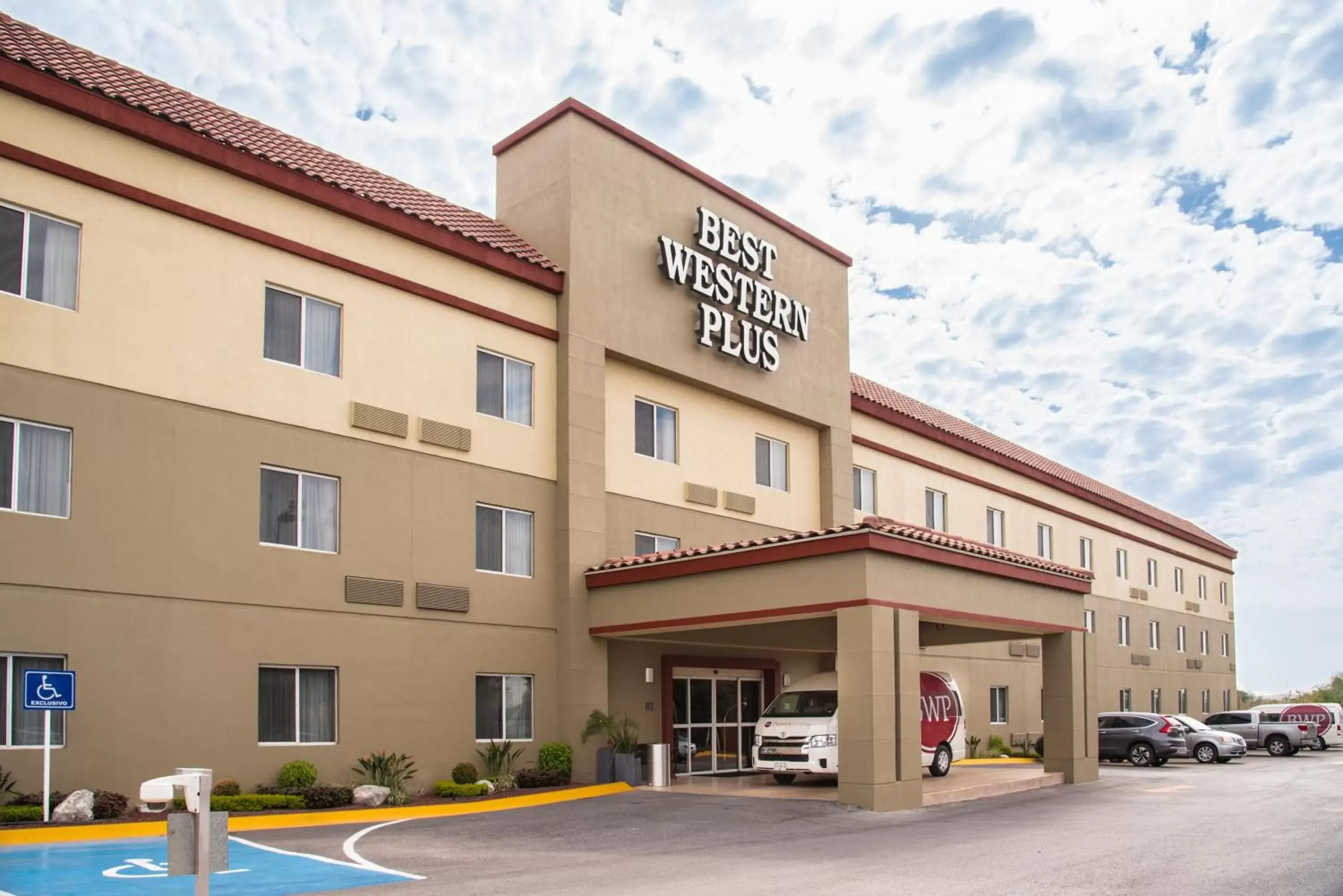 Facade/entrance, Property Building in Best Western PLUS Monterrey Airport