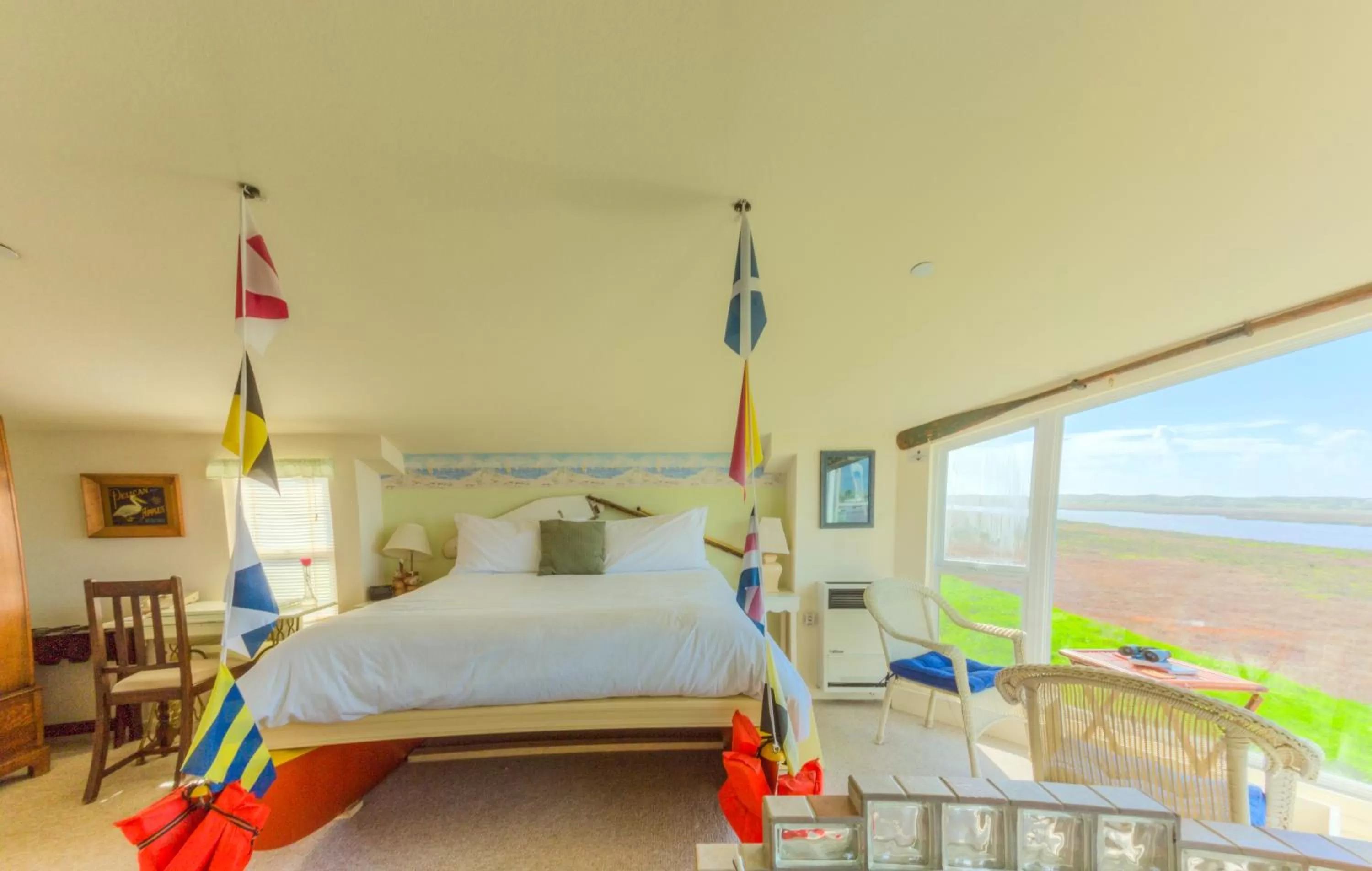 Nearby landmark, Bed in Captain's Inn at Moss Landing