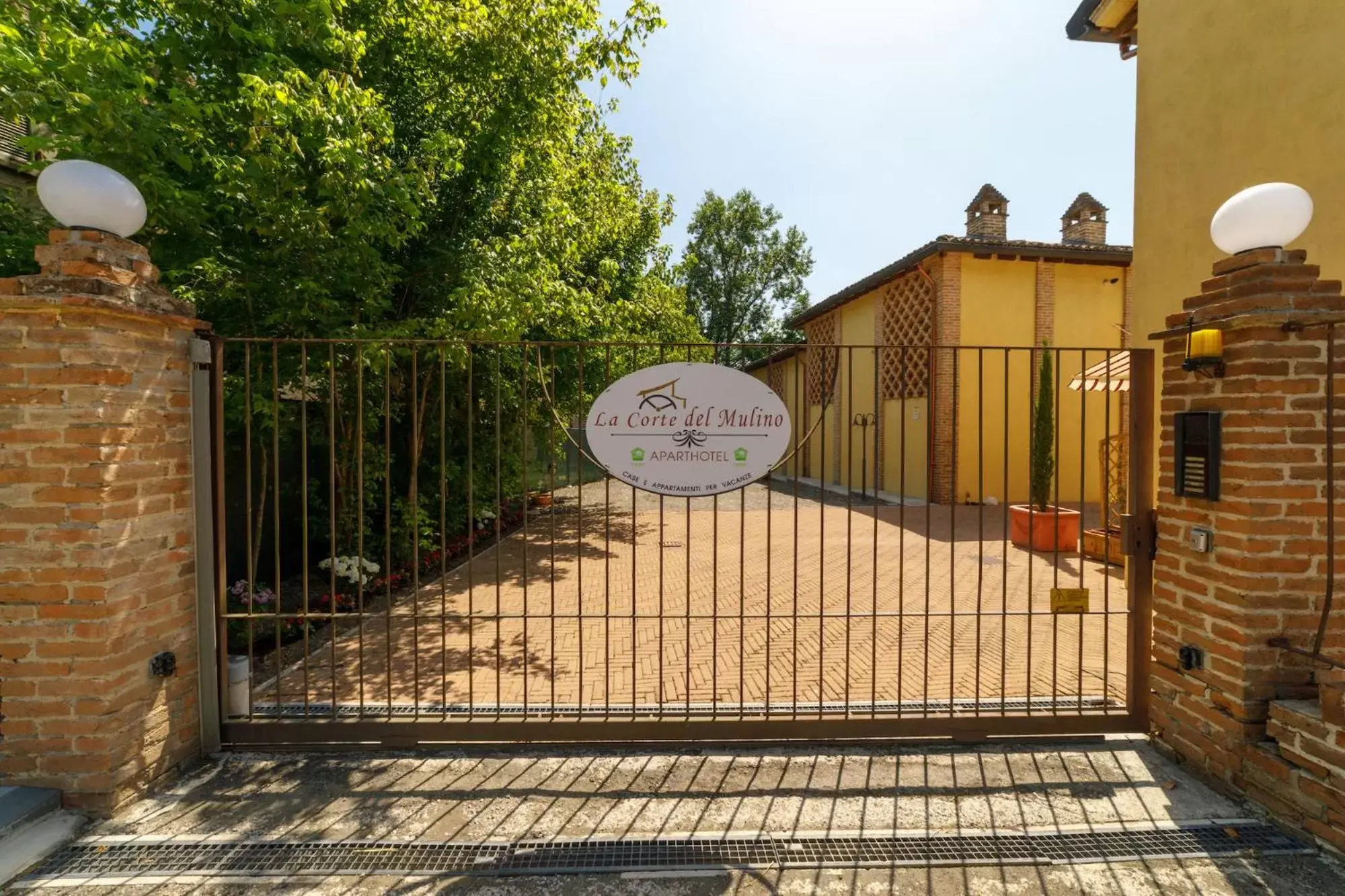 Facade/entrance in La Corte del Mulino