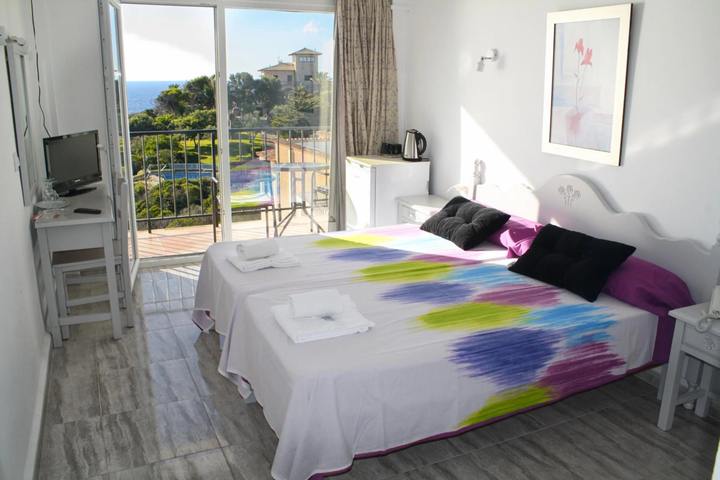 Photo of the whole room, Bed in Hotel Rocamar