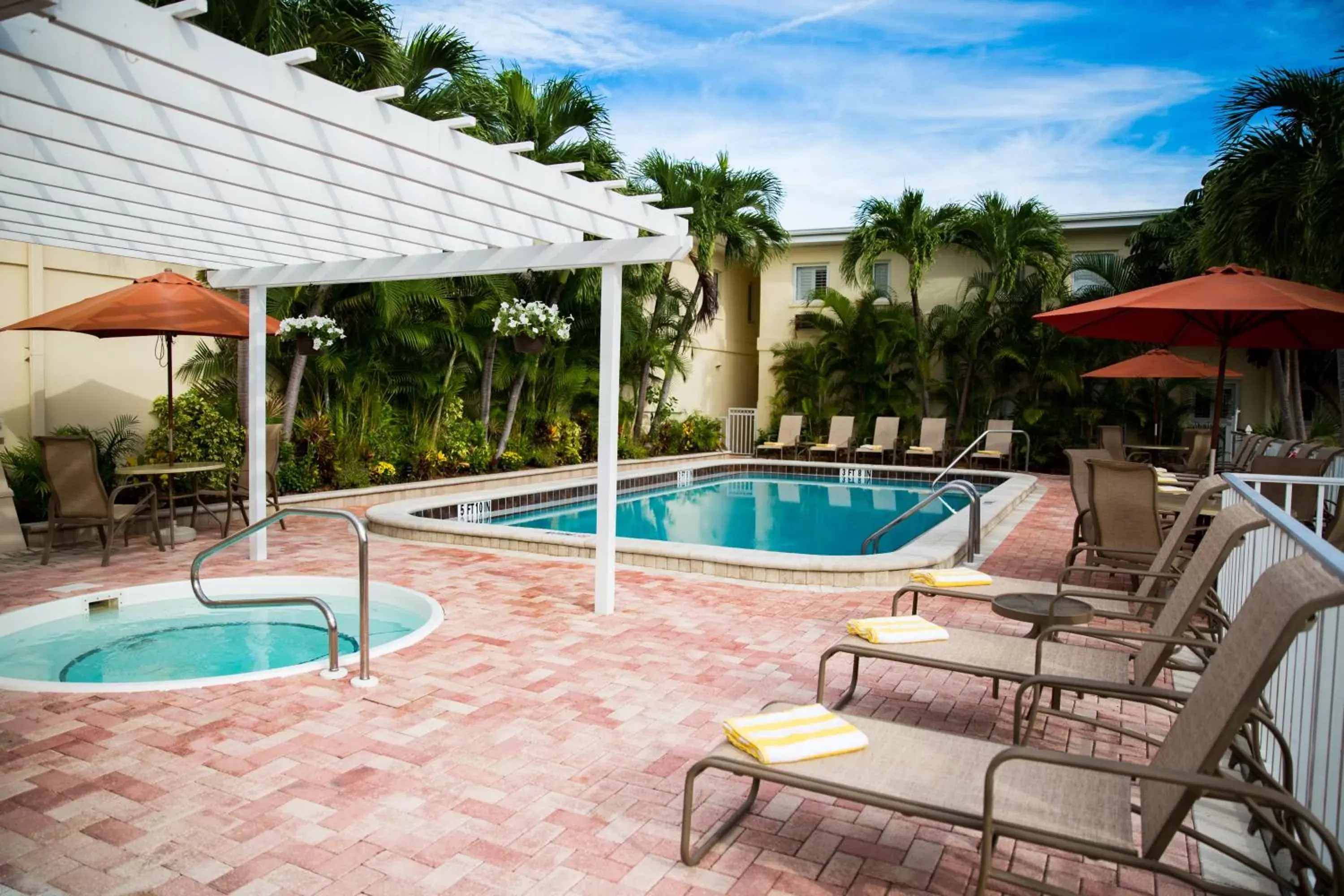 Hot Spring Bath, Swimming Pool in Inn at the Beach-Venice Florida
