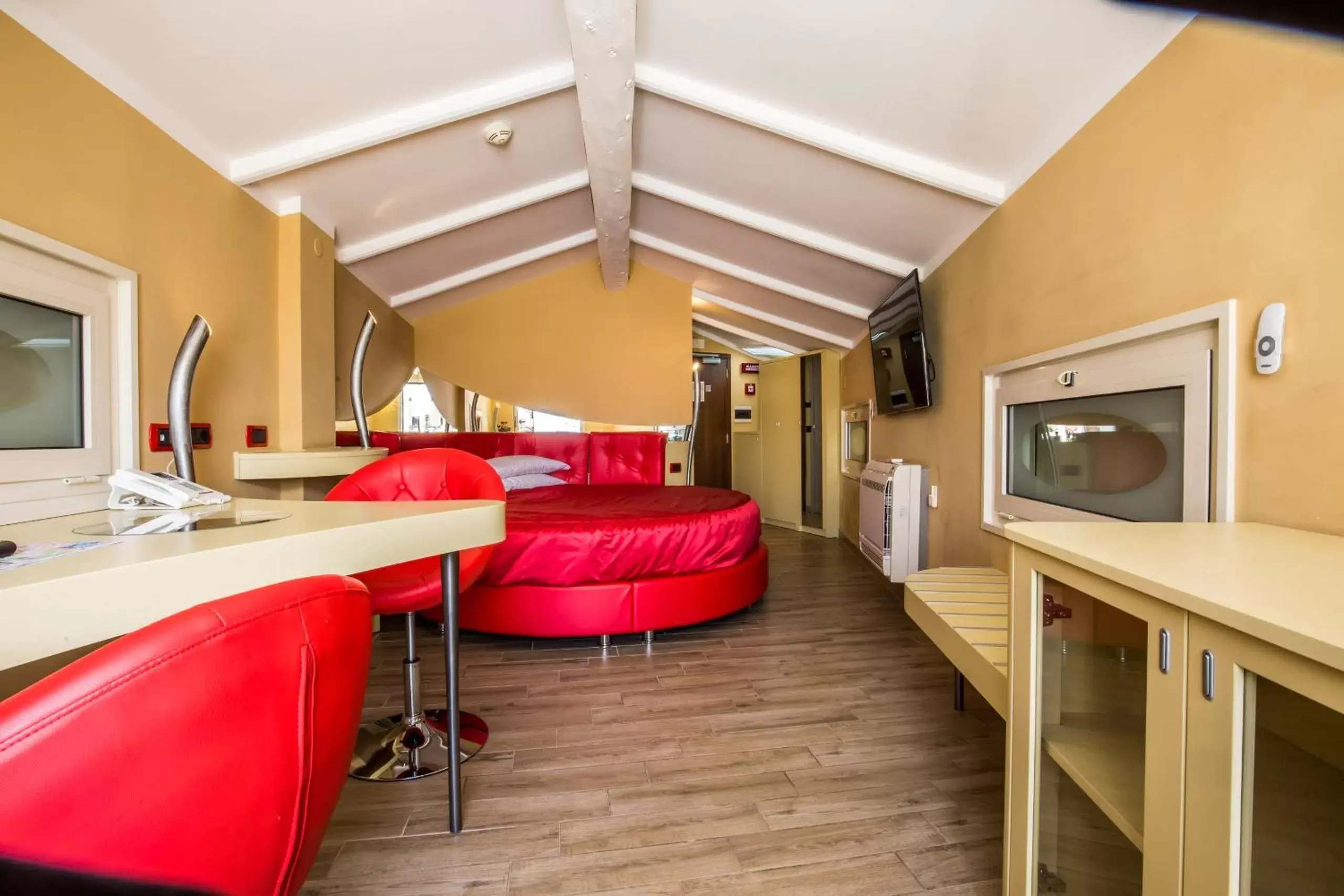 Photo of the whole room in Hotel Fellini a Fontana di Trevi Photo of the whole room in Hotel Fellini a Fontana di Trevi