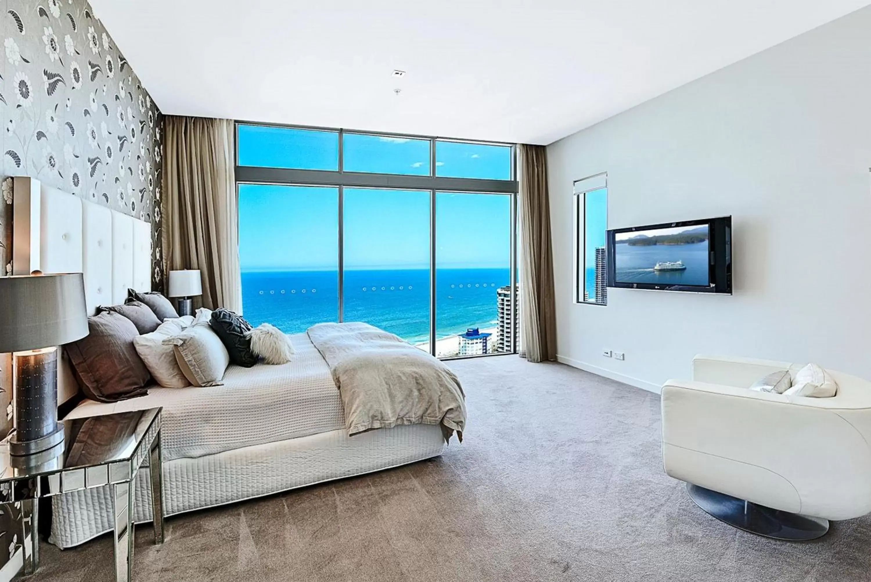 Bedroom in Artique Surfers Paradise - Official