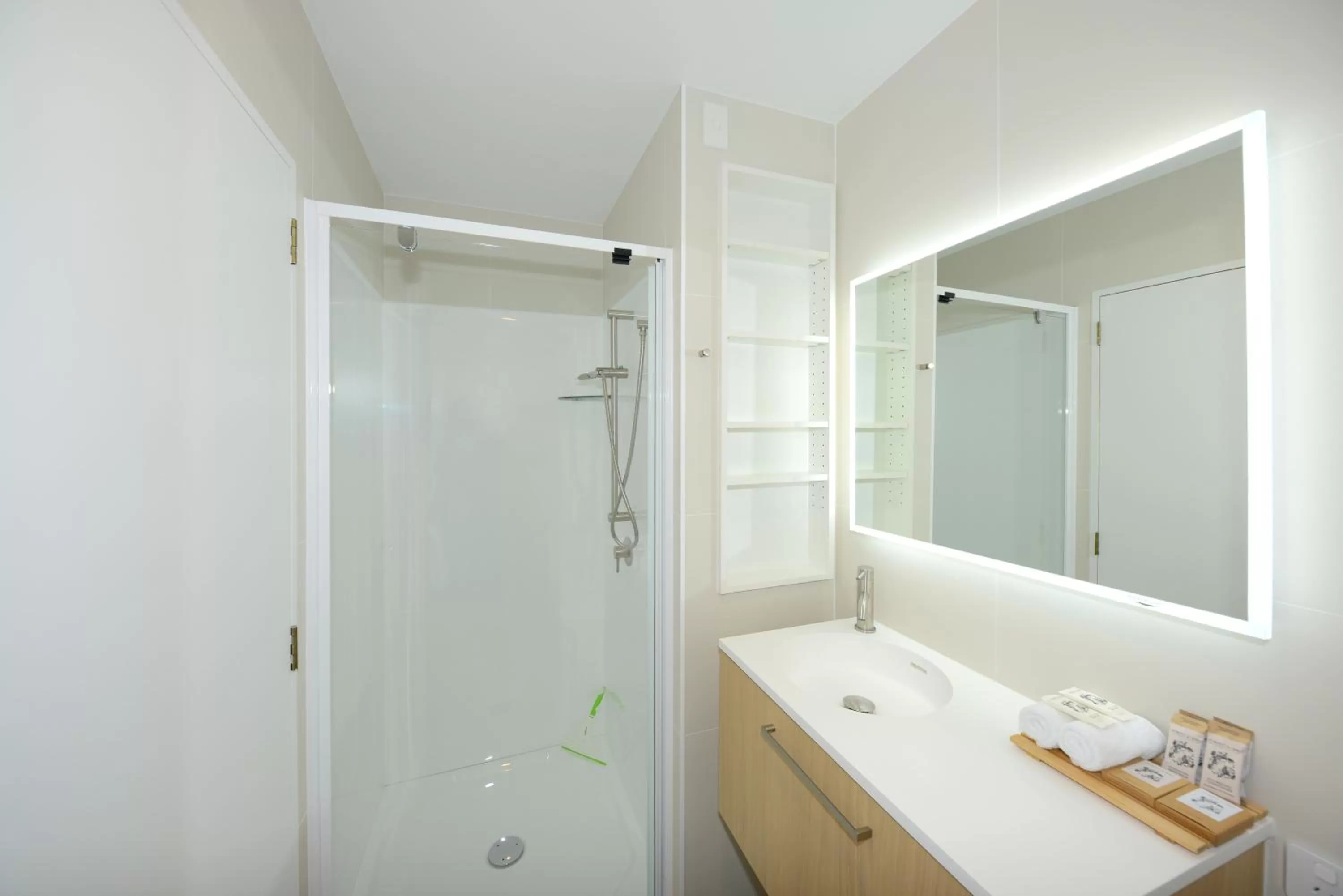 Shower in West Fitzroy Apartments