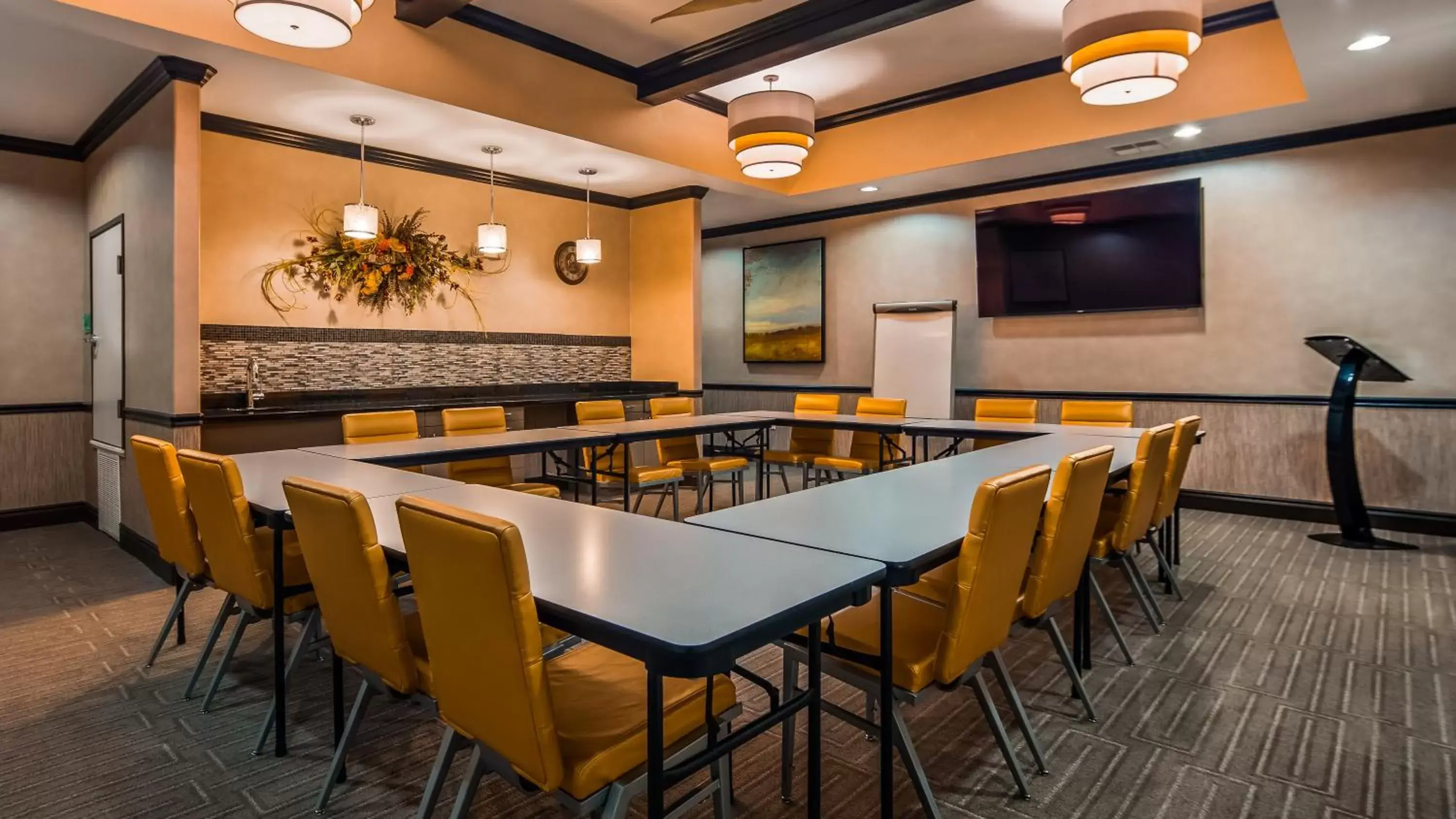 Meeting/conference room in Best Western Plus Emerald Inn & Suites