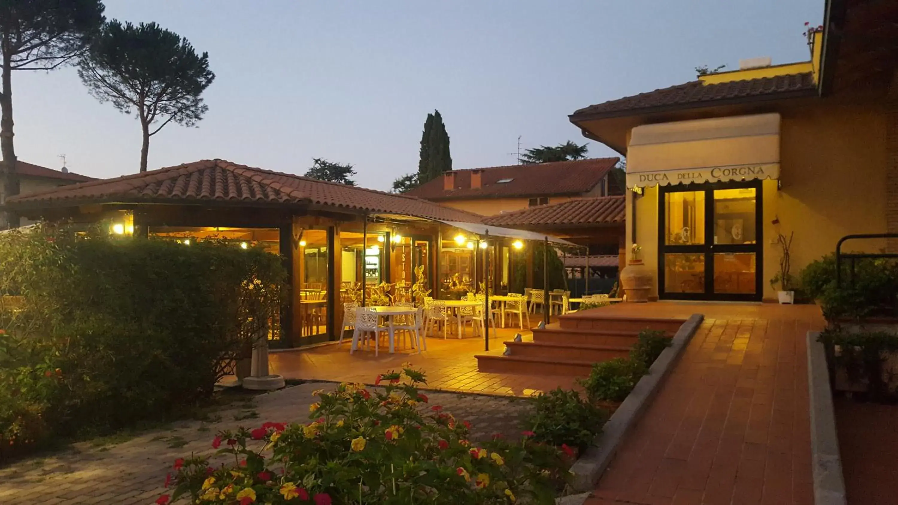 Restaurant/places to eat, Property Building in Hotel Duca Della Corgna
