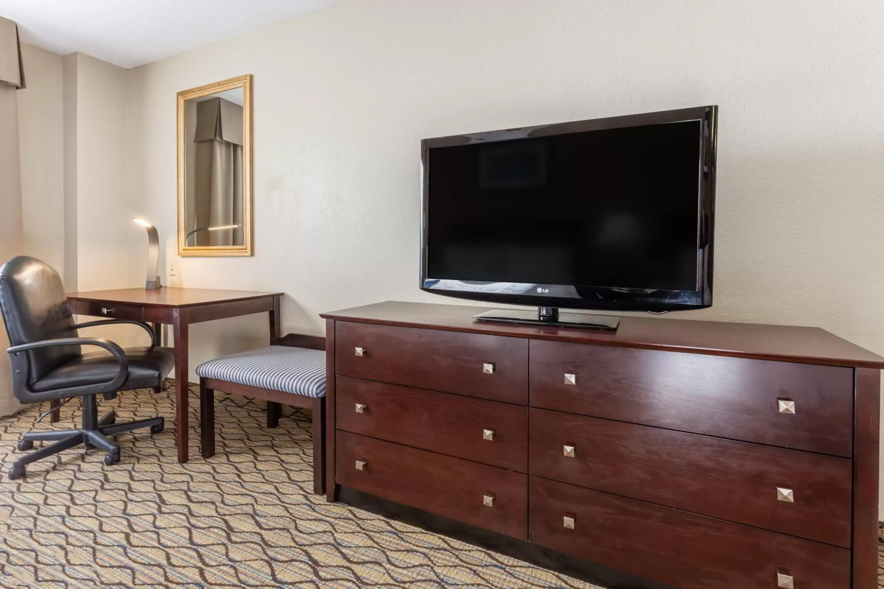 Photo of the whole room, TV/Entertainment Center in Holiday Inn Express Charles Town, an IHG Hotel