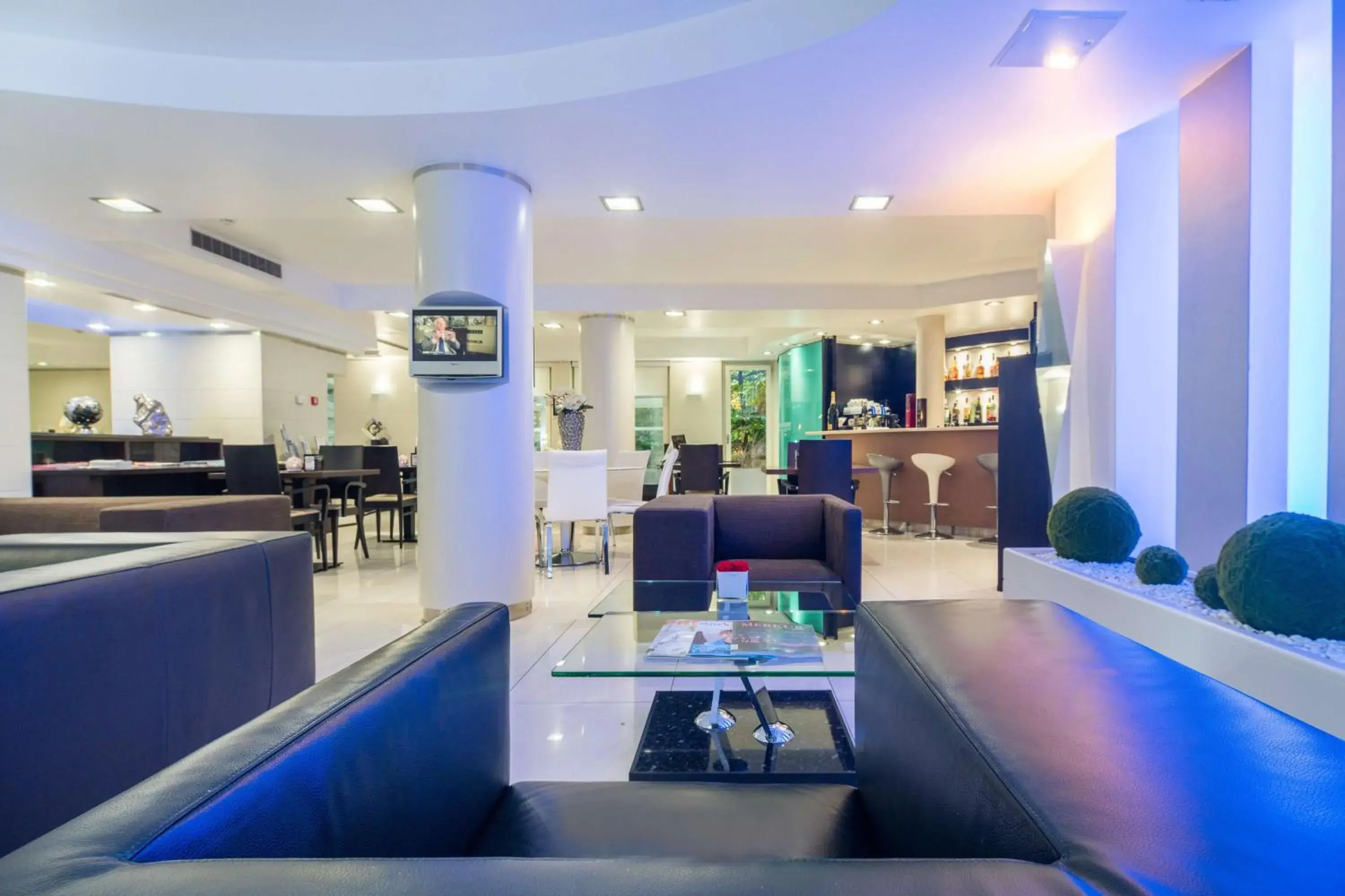 Lounge or bar, Restaurant/Places to Eat in Best Western Plus Grand Hotel Victor Hugo
