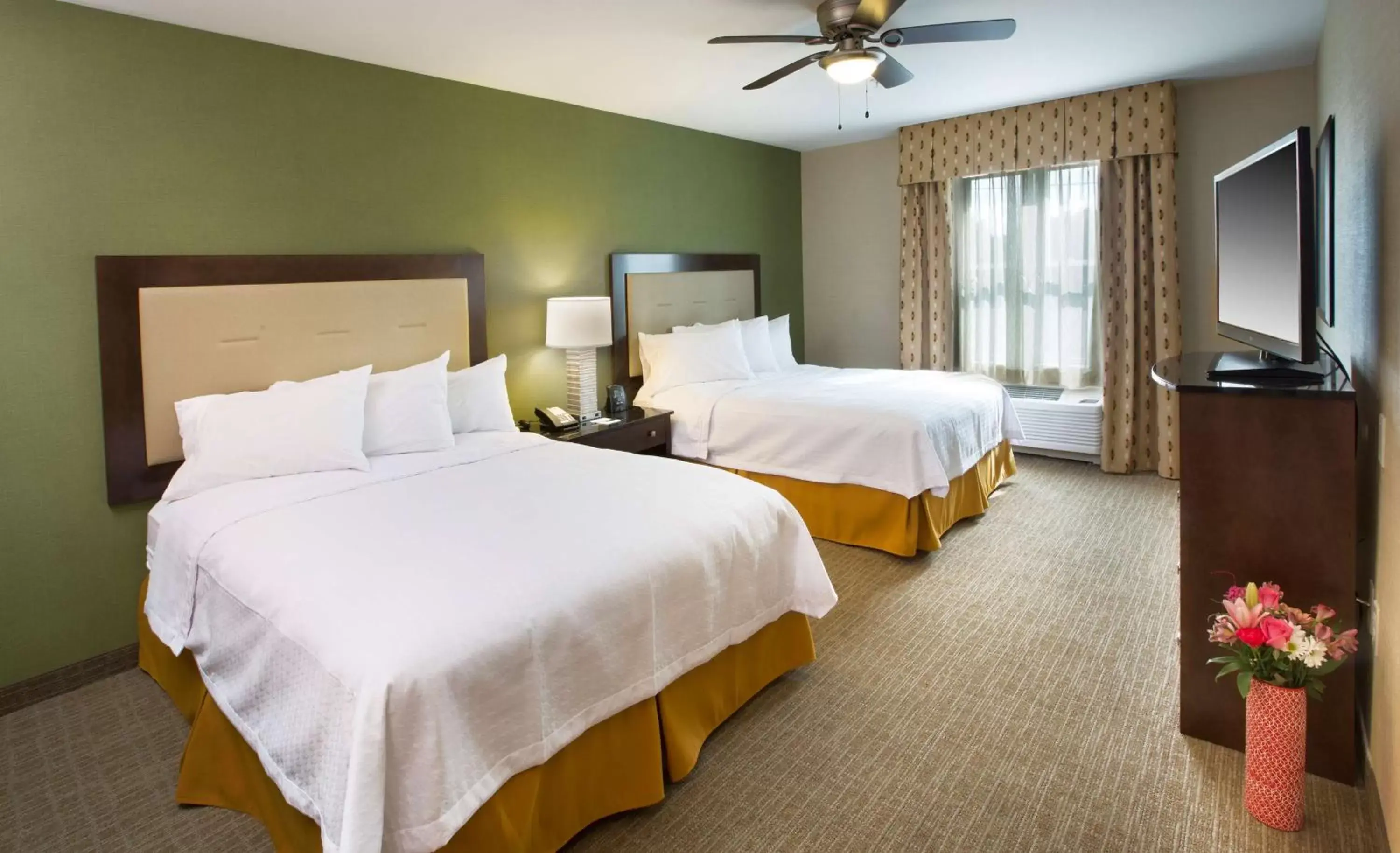 Bed in Homewood Suites by Hilton Newport-Middletown