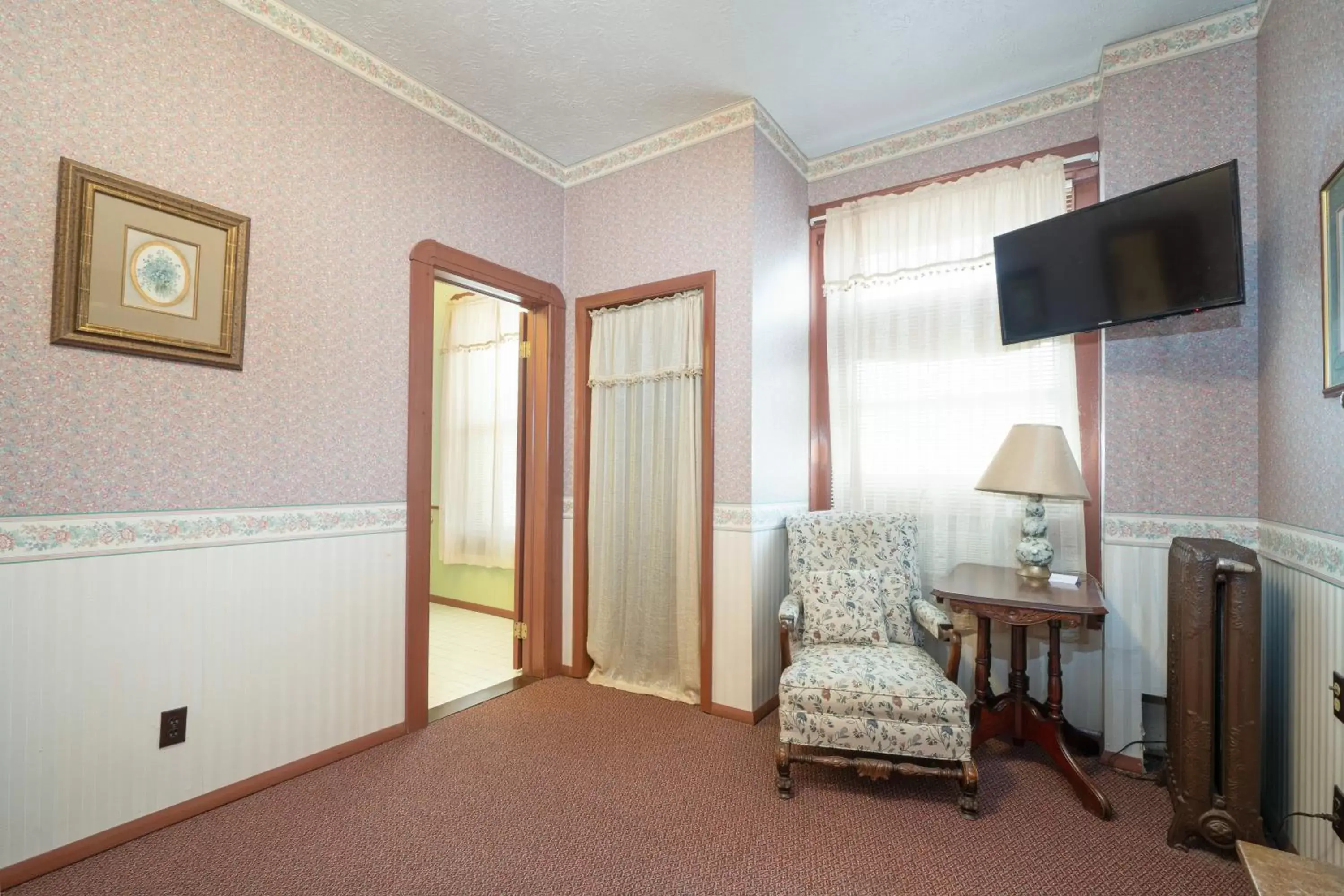 Bedroom, TV/Entertainment Center in Naples Hotel