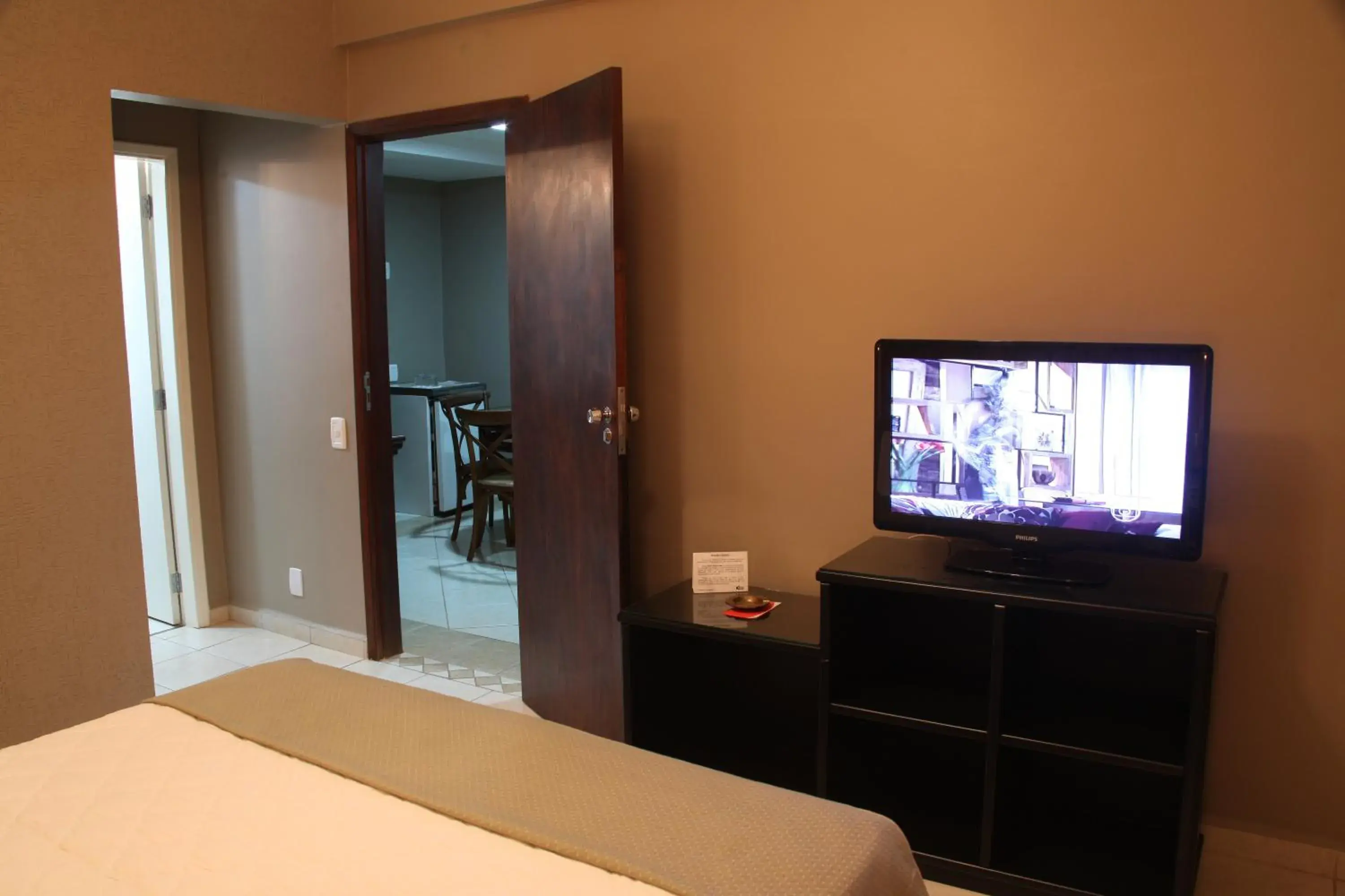 Bedroom, TV/Entertainment Center in Hotel Kehdi Plaza