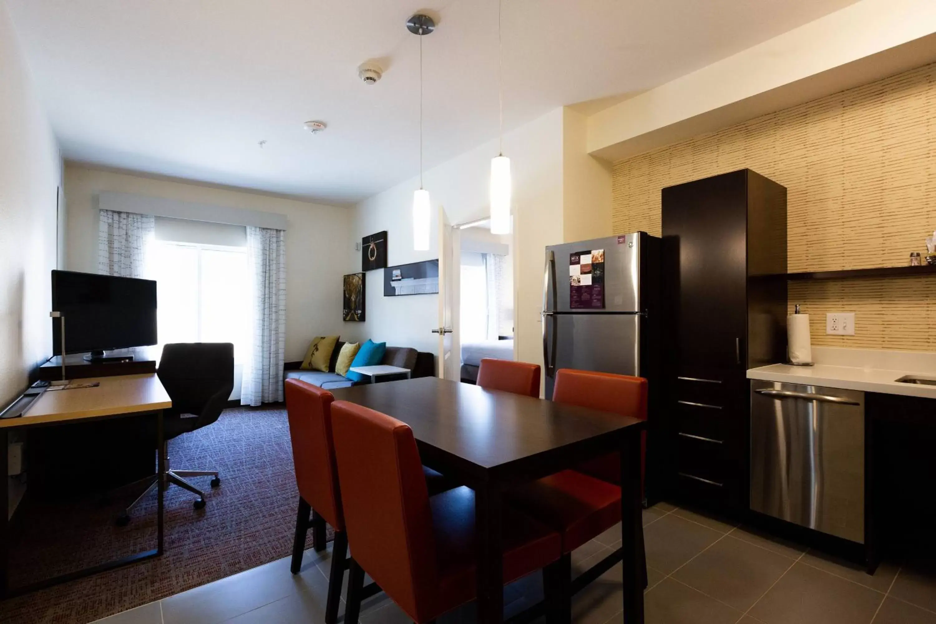 Living room, Dining Area in Residence Inn by Marriott Oklahoma City North/Quail Springs