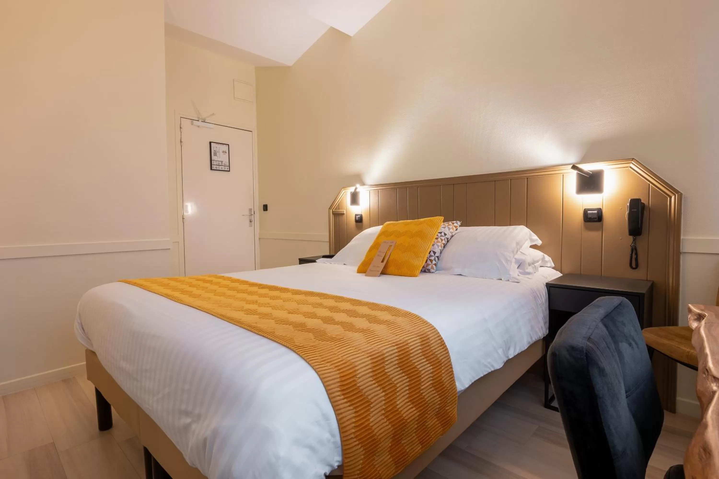 Bed in Logis Hôtel Rêve de Sable