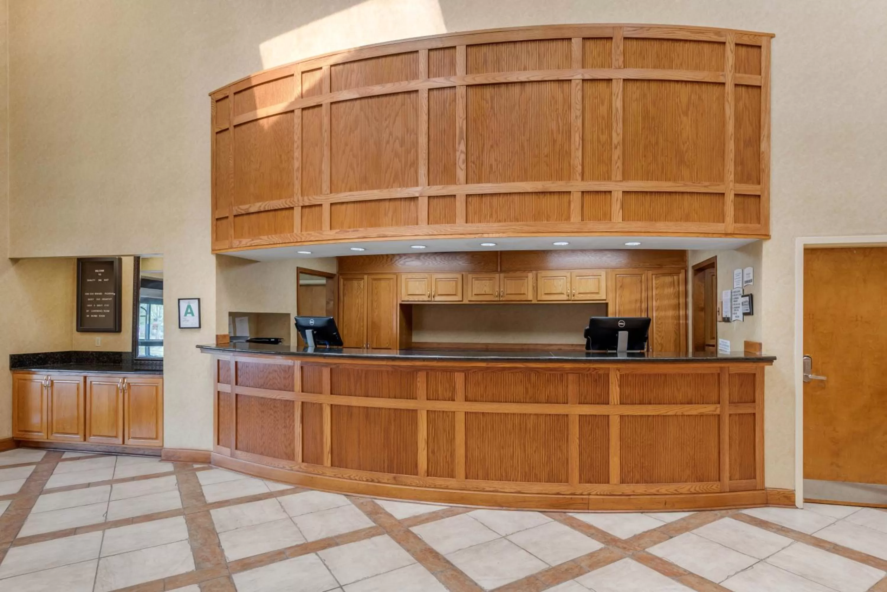 Lobby/Reception in Quality Inn Louisville