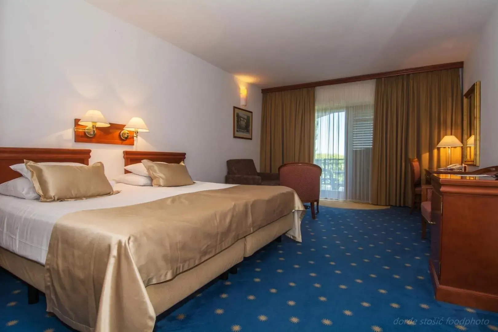 Double Deluxe Room with Balcony and Sea View in Hotel Villa Radin