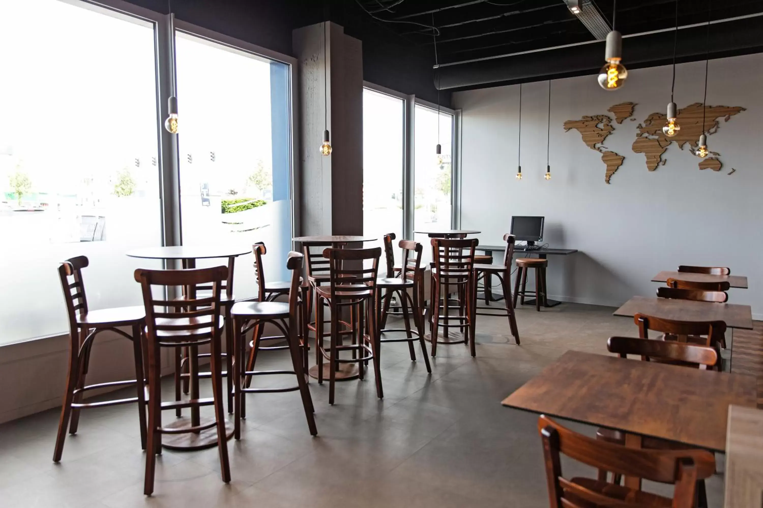 Seating area, Restaurant/Places to Eat in Antwerp Harbour Hotel