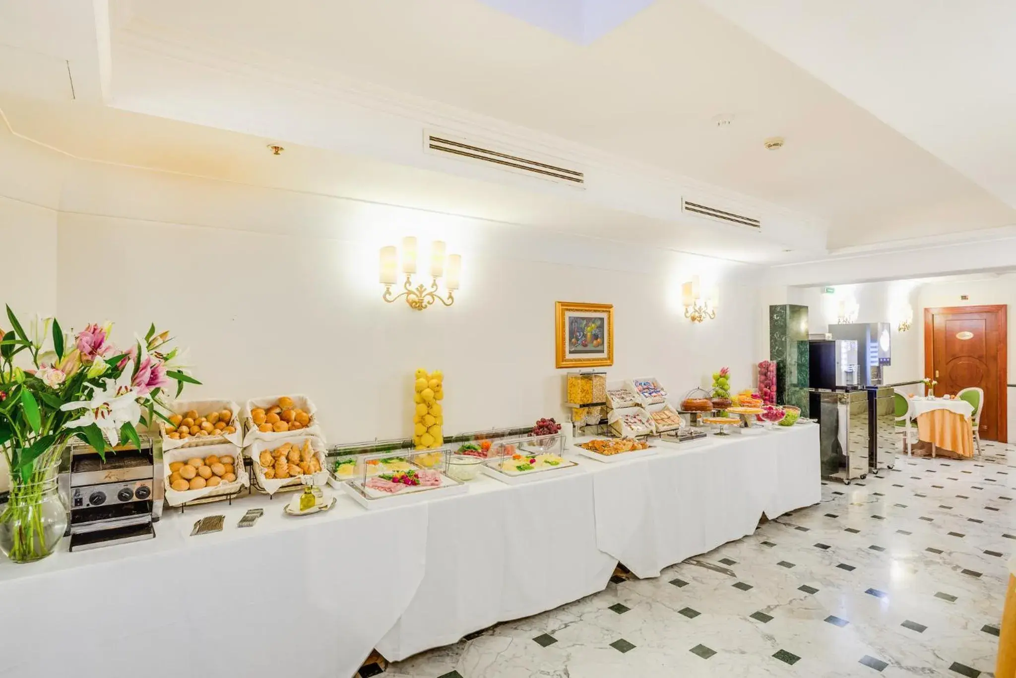 Buffet breakfast, Restaurant/Places to Eat in Raeli Hotel Regio