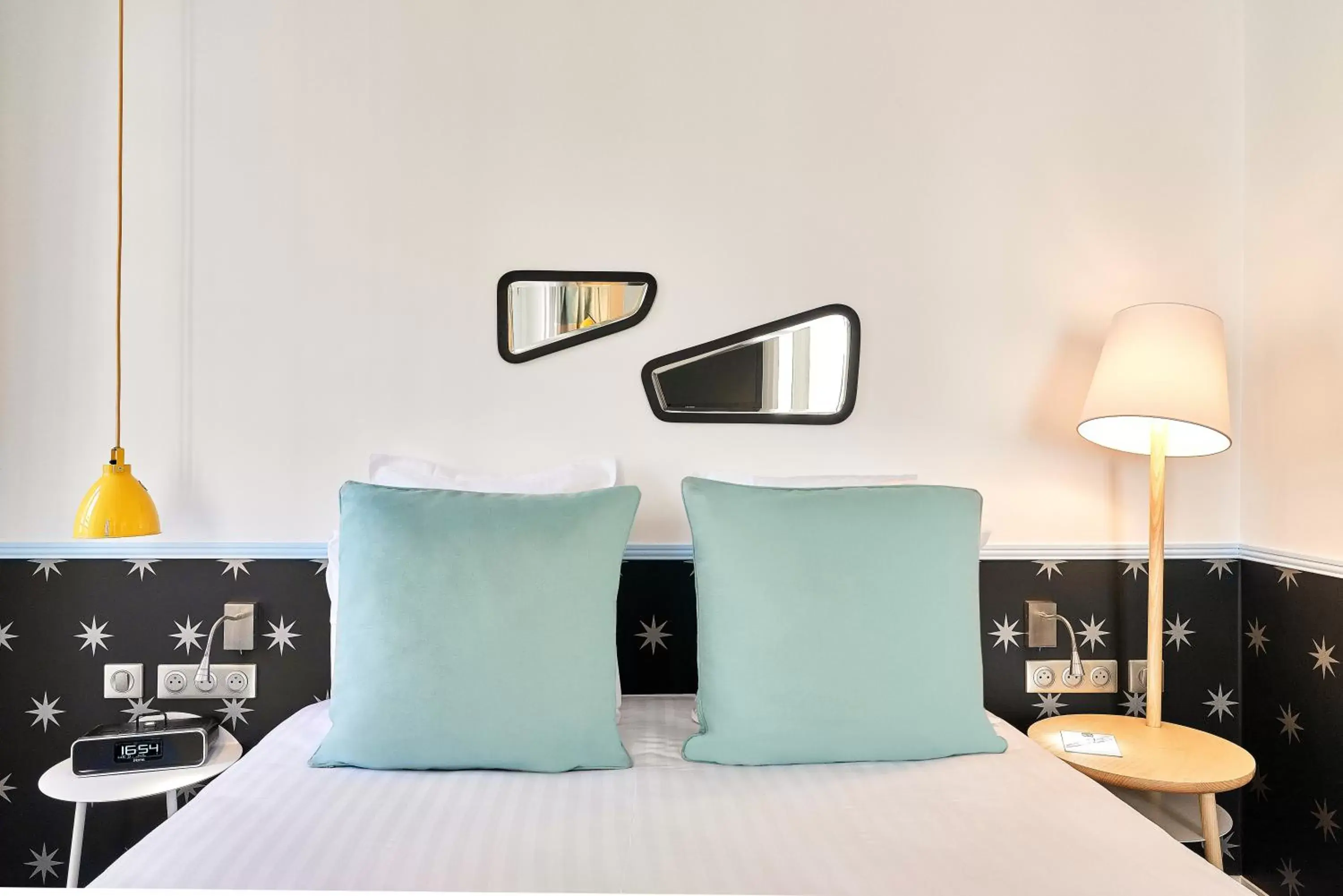 Bedroom, Bed in Hôtel Augustin - Astotel