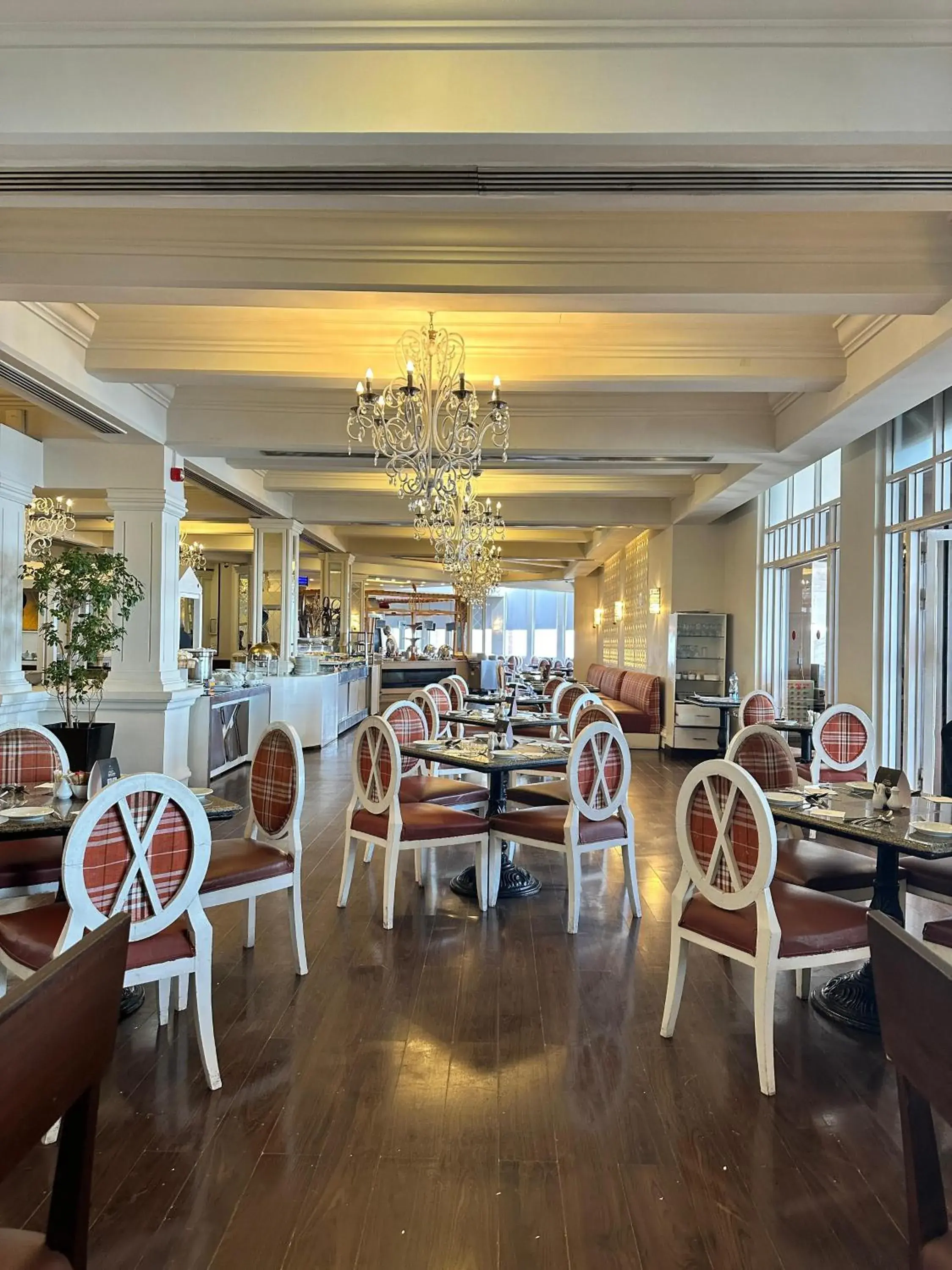 Restaurant/Places to Eat in Pearl Continental Hotel, Bhurban