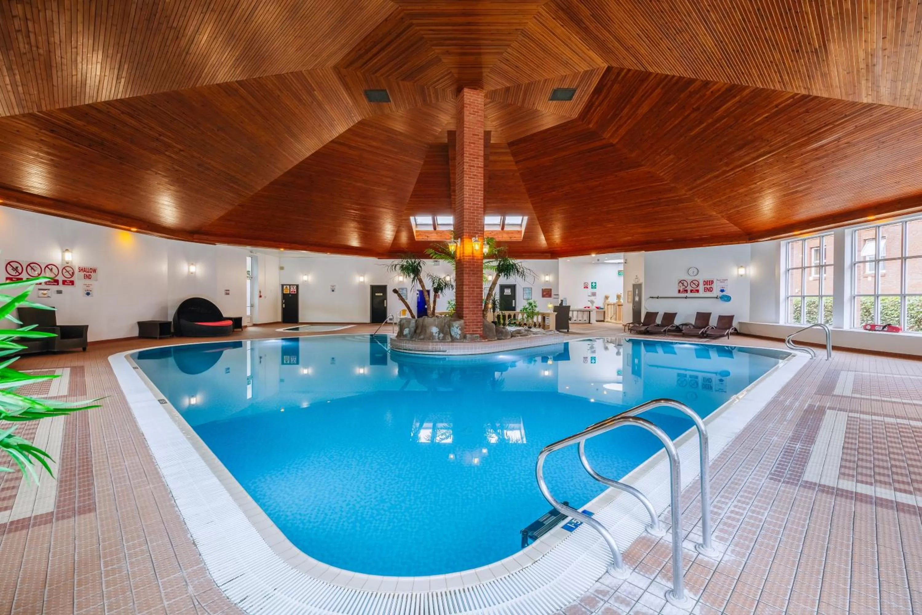 Swimming pool in Muthu Belstead Brook Hotel