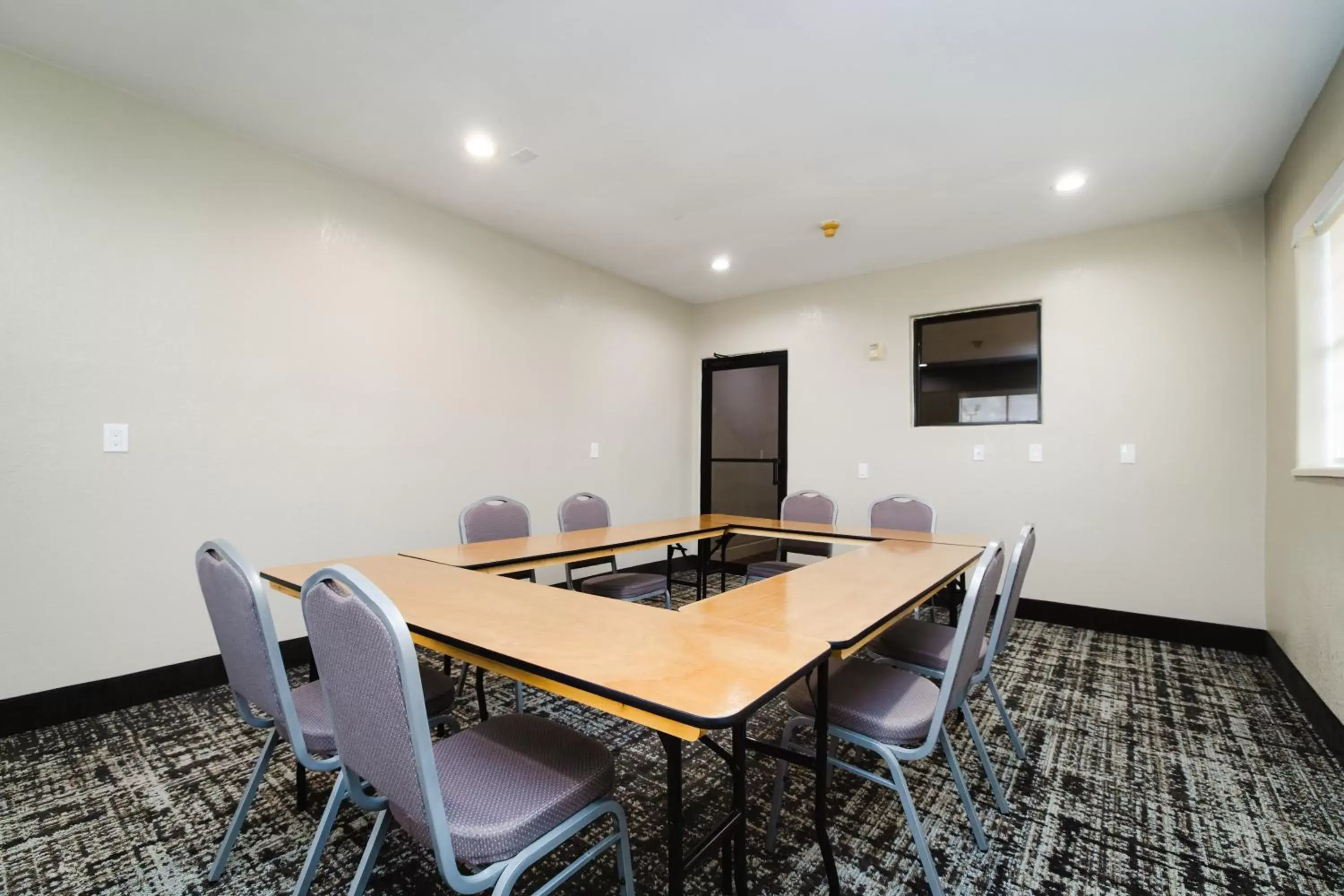 Meeting/conference room in Quality Suites Houston Hobby Airport