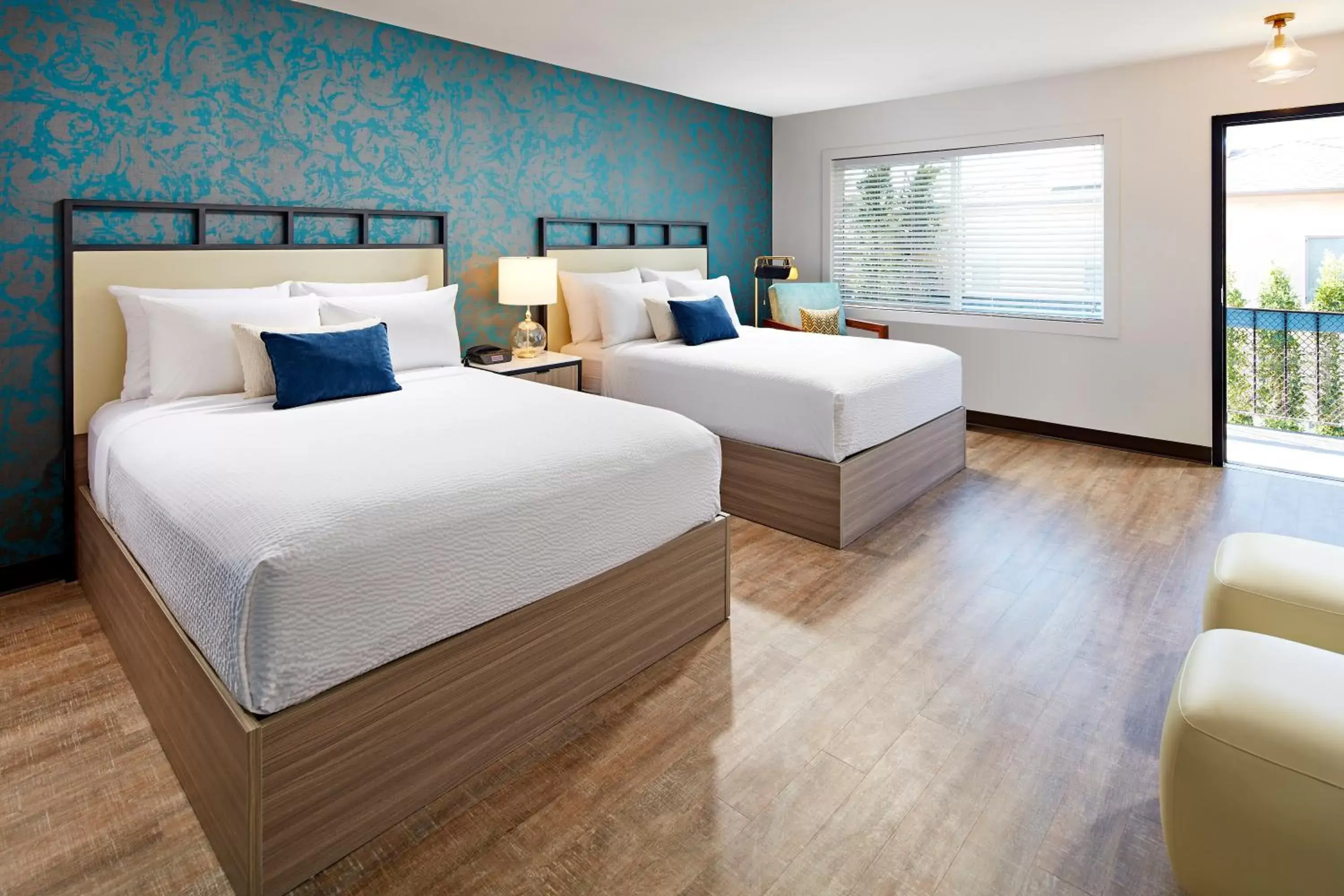 Bedroom, Bed in The Shoal Hotel La Jolla Beach