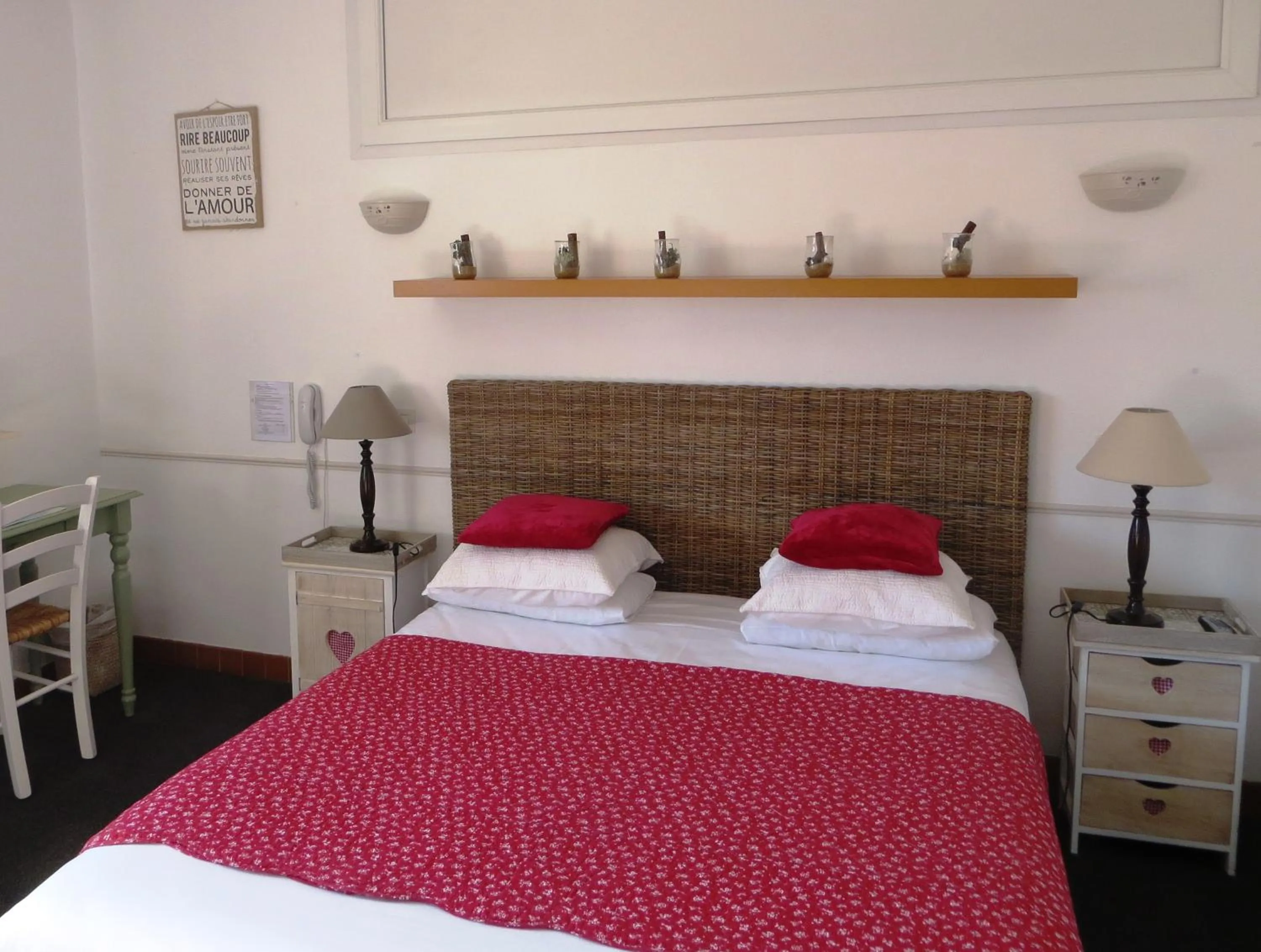 Bed in Hôtel Les Embruns Sables d'Olonne