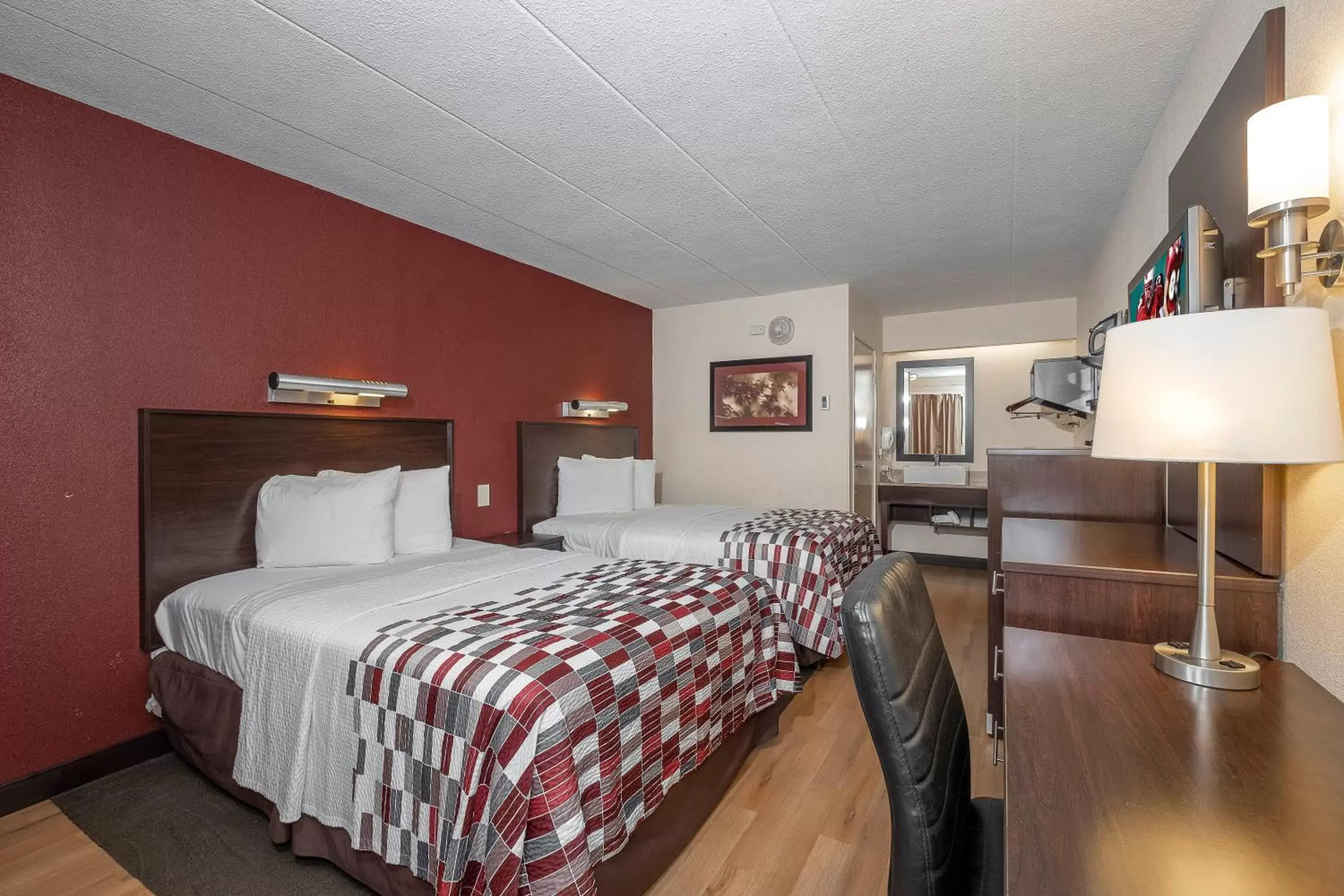 Photo of the whole room, Bed in Red Roof Inn Mt Laurel