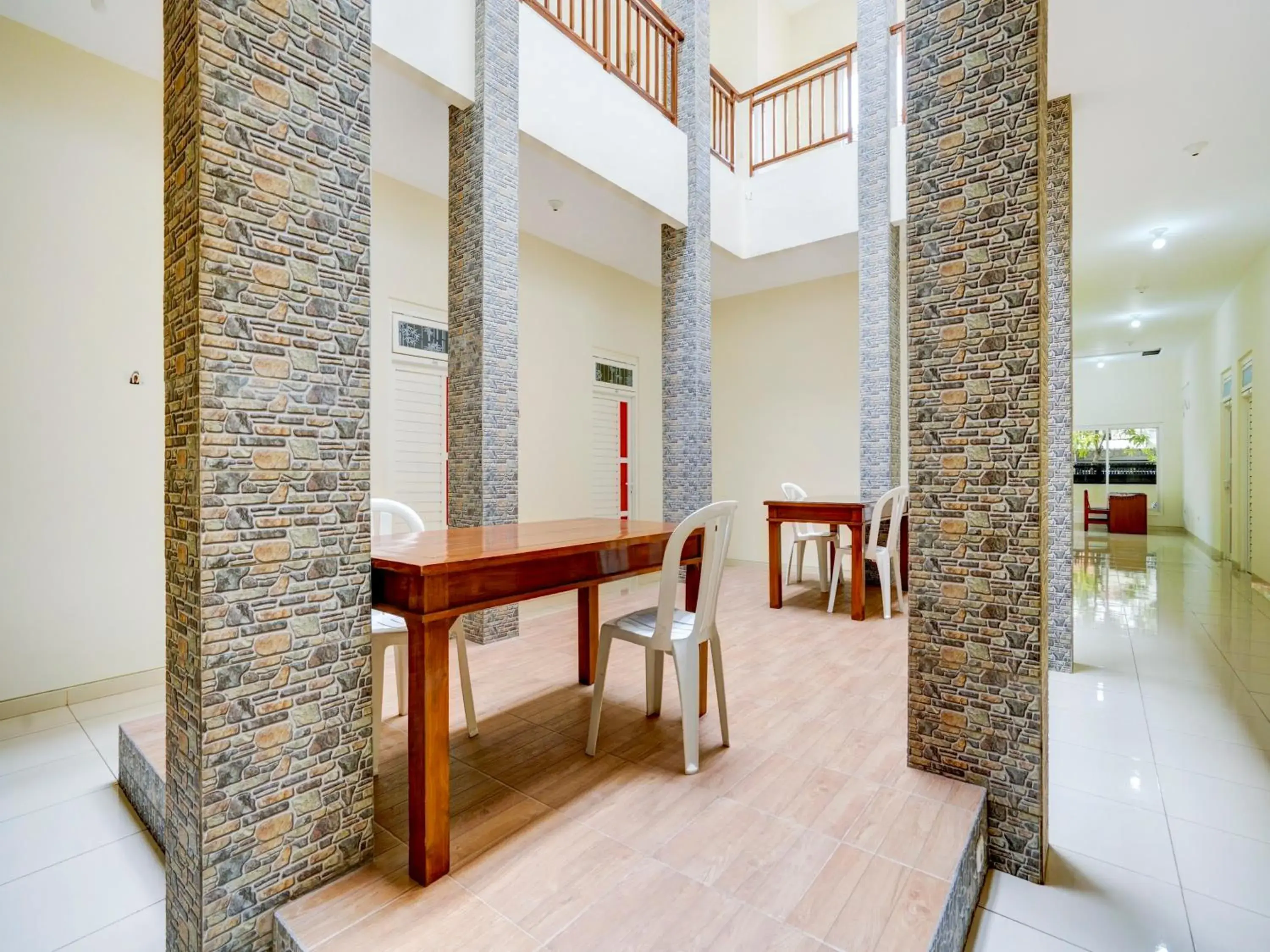 Area and facilities in OYO 90173 Innapp Tenggilis Family Residence