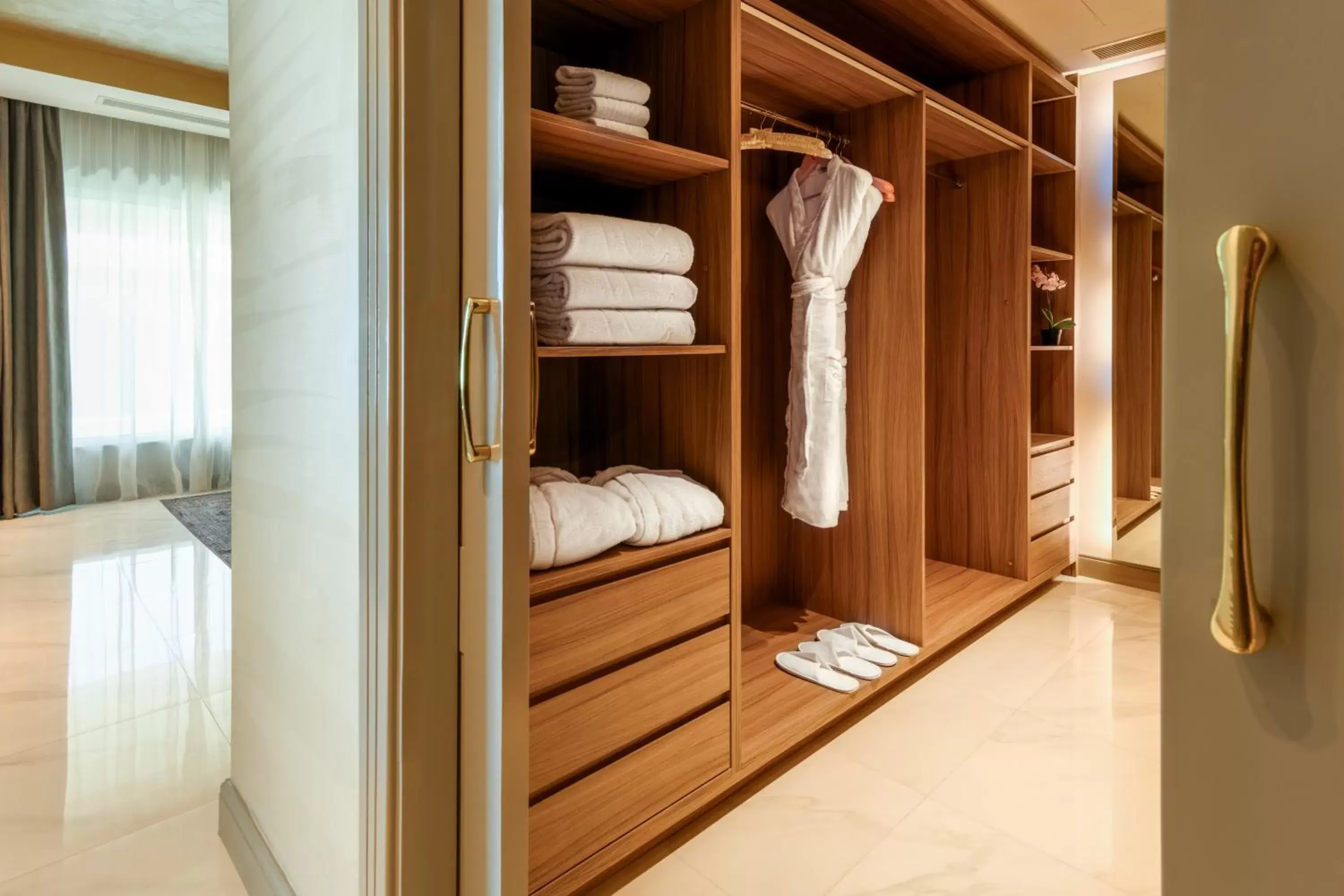 Property building, Bed in Centara West Bay Hotel & Residences Doha Property building, Bed in Centara West Bay Hotel & Residences Doha