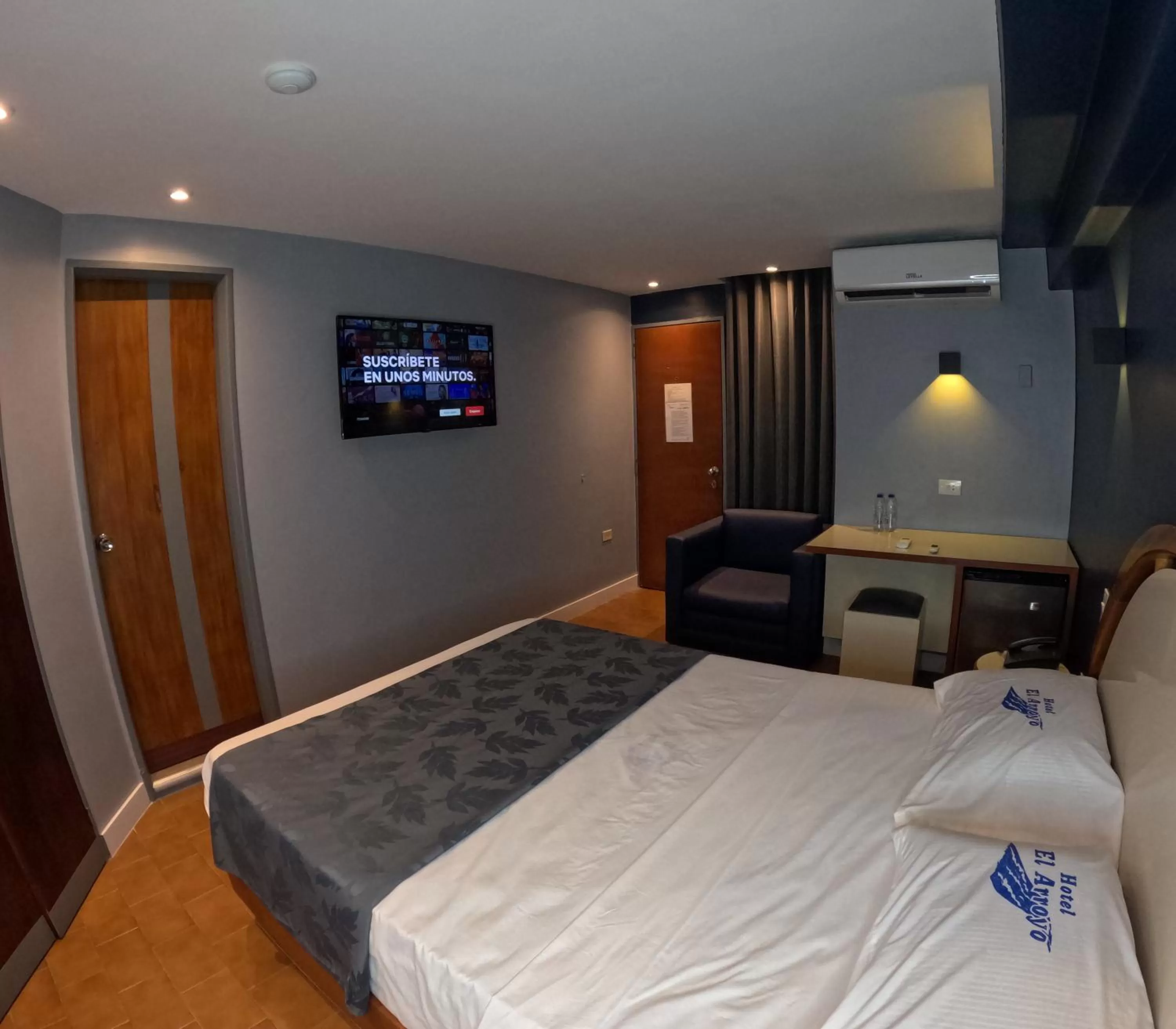 TV and multimedia, Bed in Hotel El Arroyo