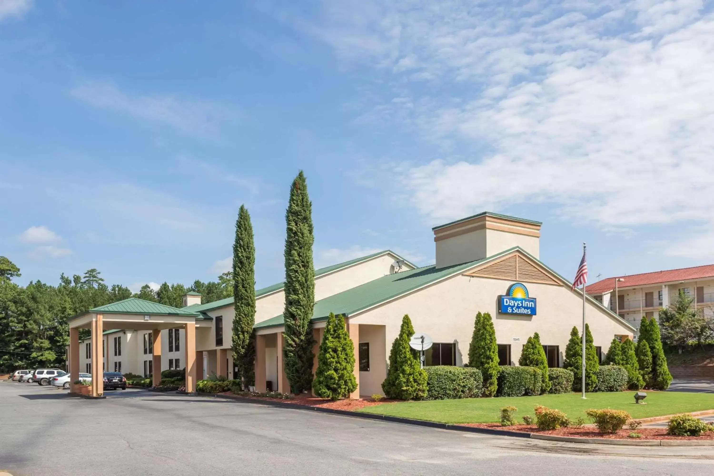 Property Building in Days Inn & Suites by Wyndham Peachtree Corners Norcross