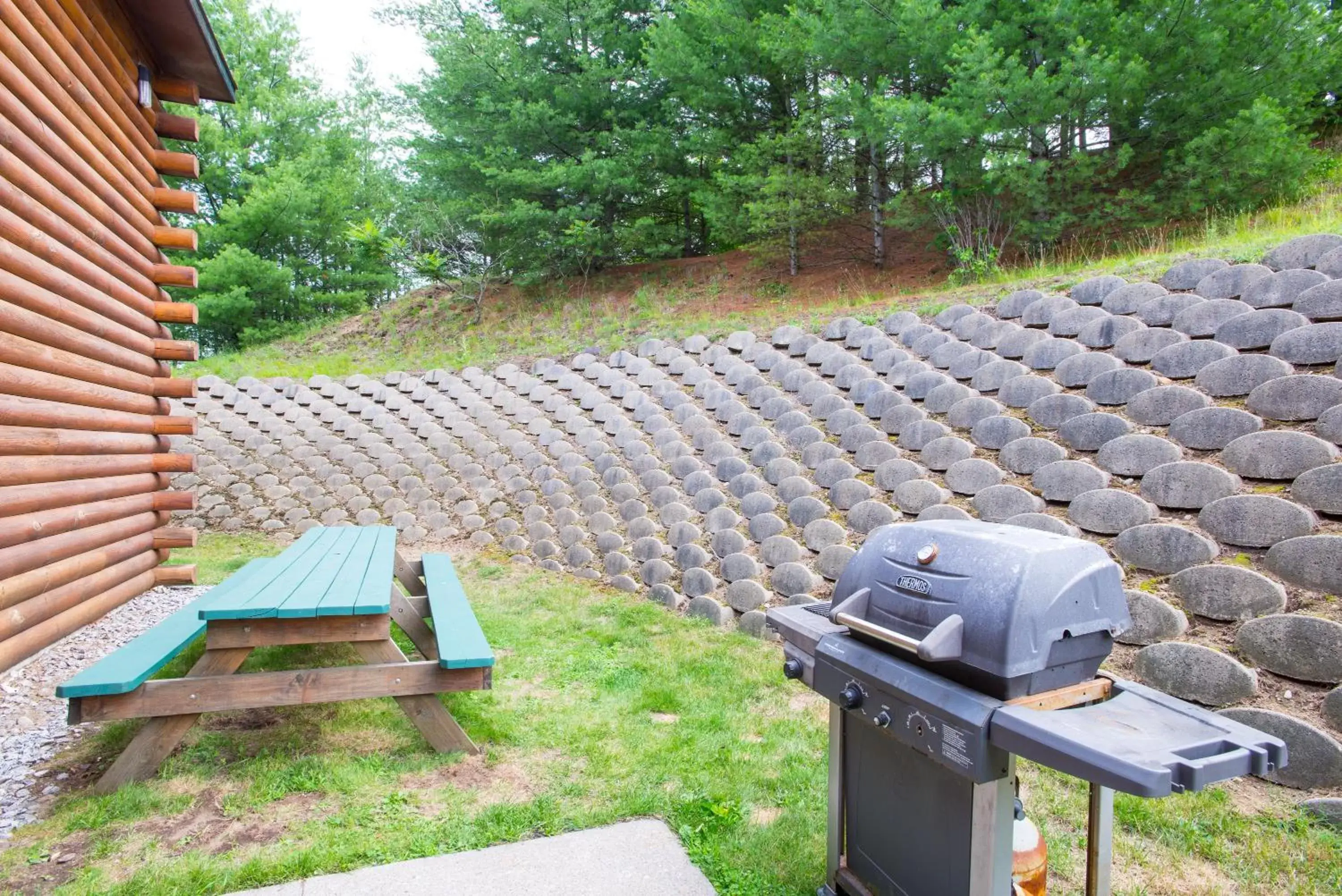 BBQ facilities, Garden View in Super 8 by Wyndham Lake George/Warrensburg Area