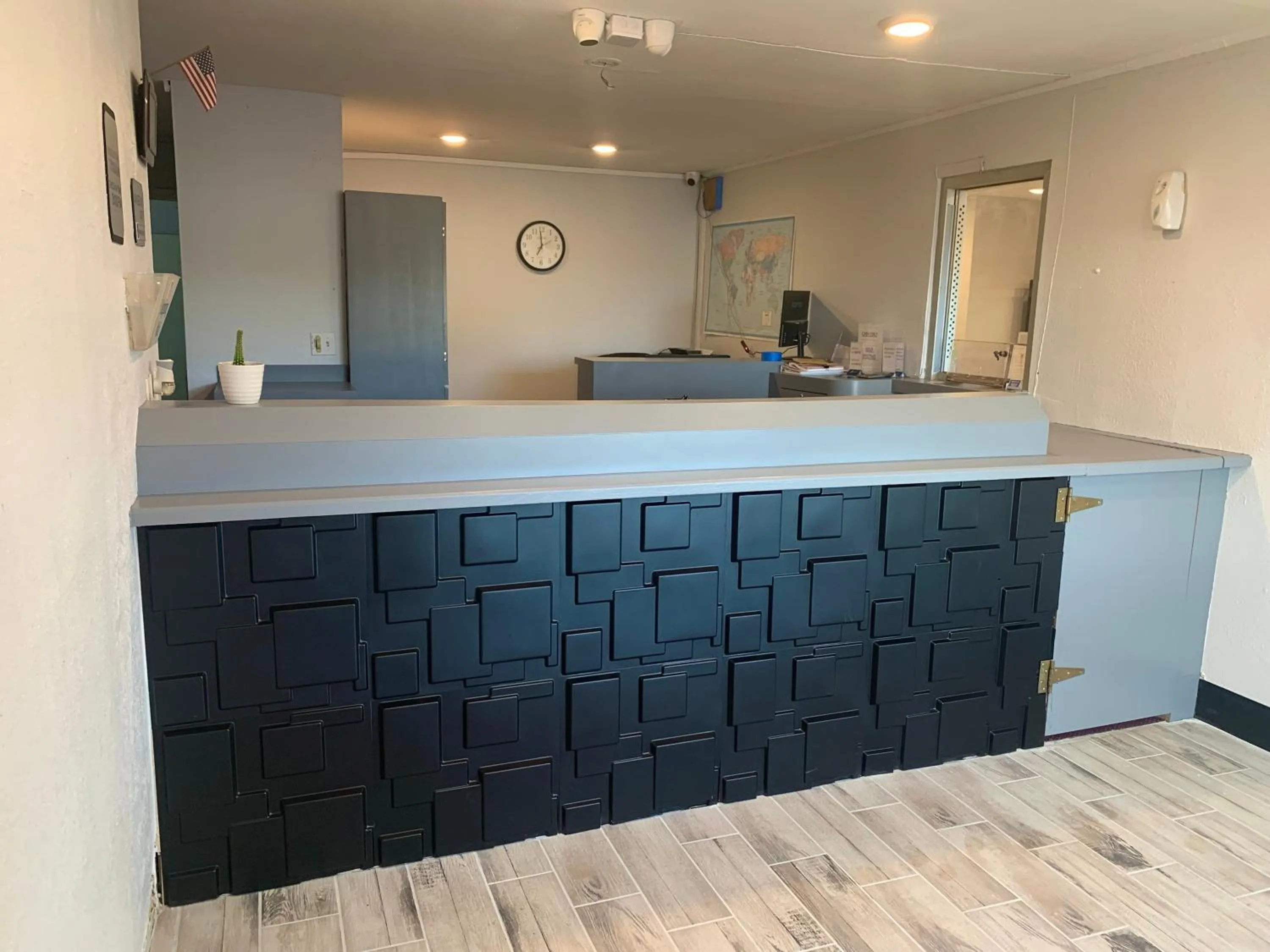 Lobby/Reception in Executive Inn Midland