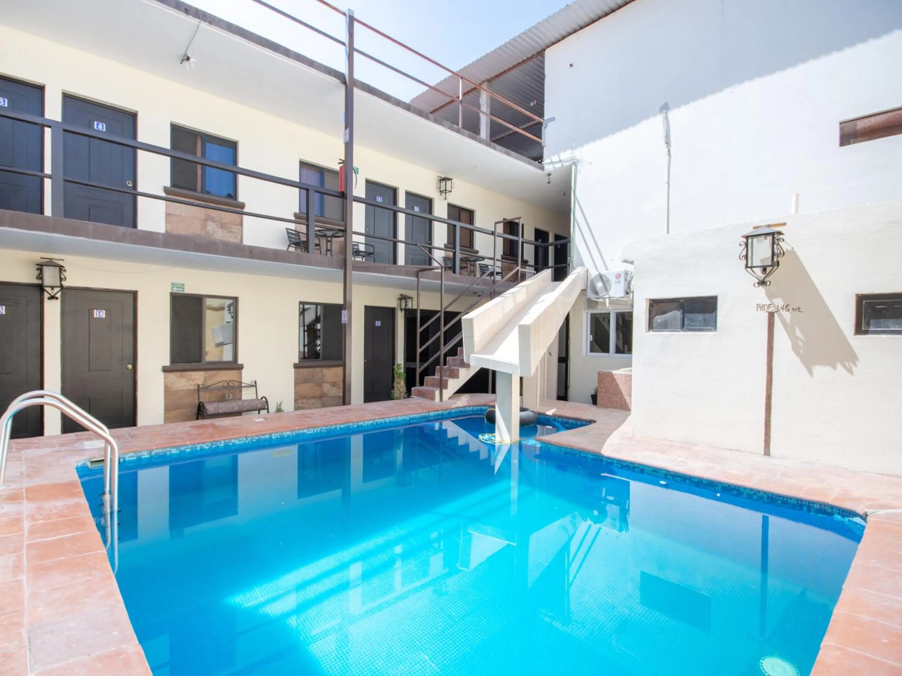 Swimming pool in HOTELES CATEDRAL Torreón