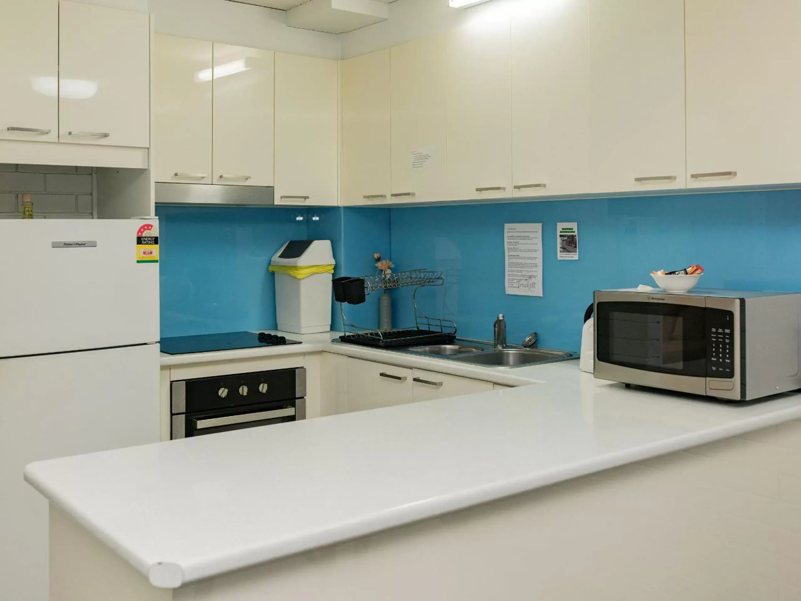 kitchen, Kitchen/Kitchenette in Trickett Gardens Holiday Inn