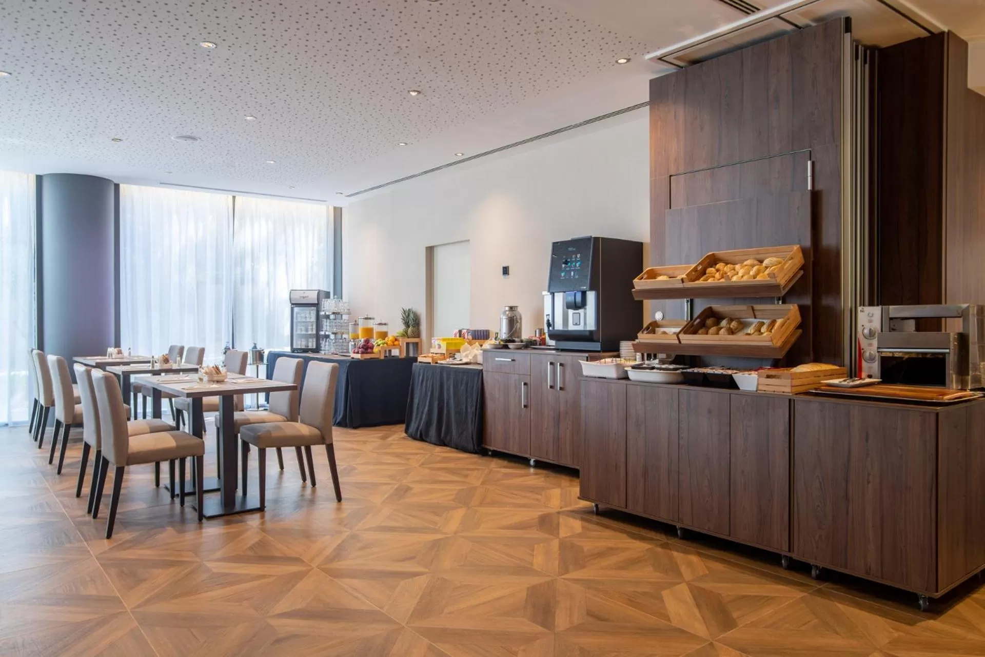 Buffet breakfast in Hotel Granada Center