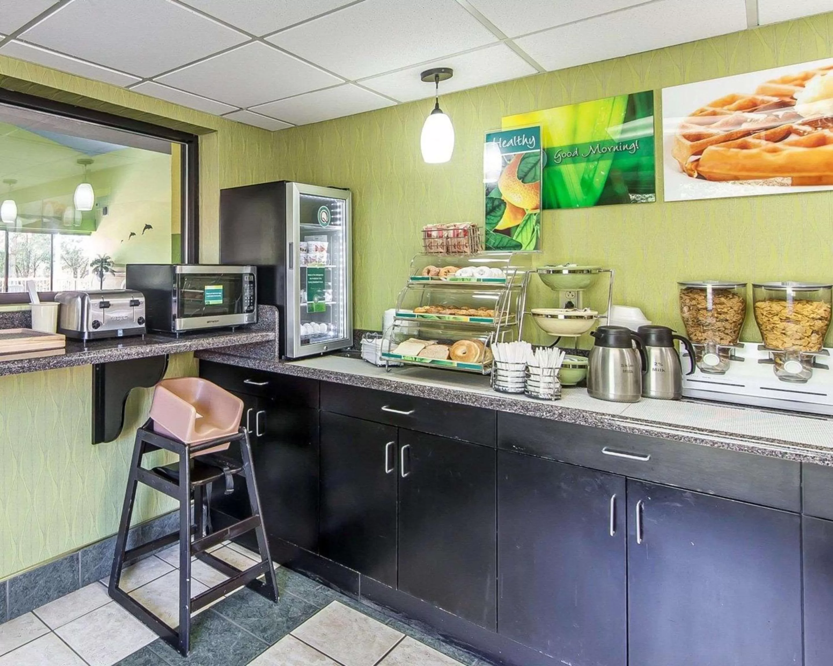 Restaurant/places to eat in Quality Inn West I - 75